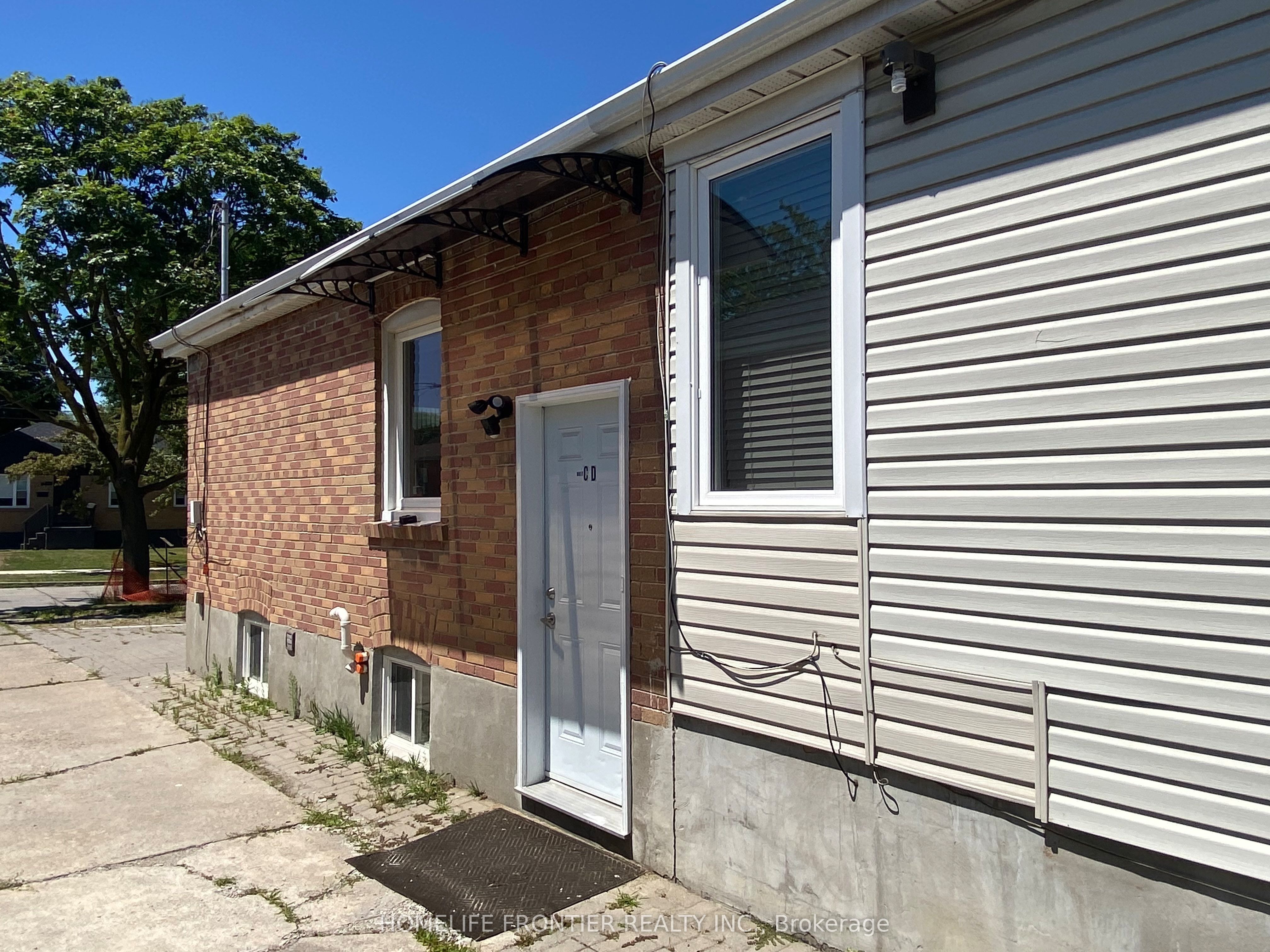 63 Lockerbie Avenue Unit D Property Photo 3
