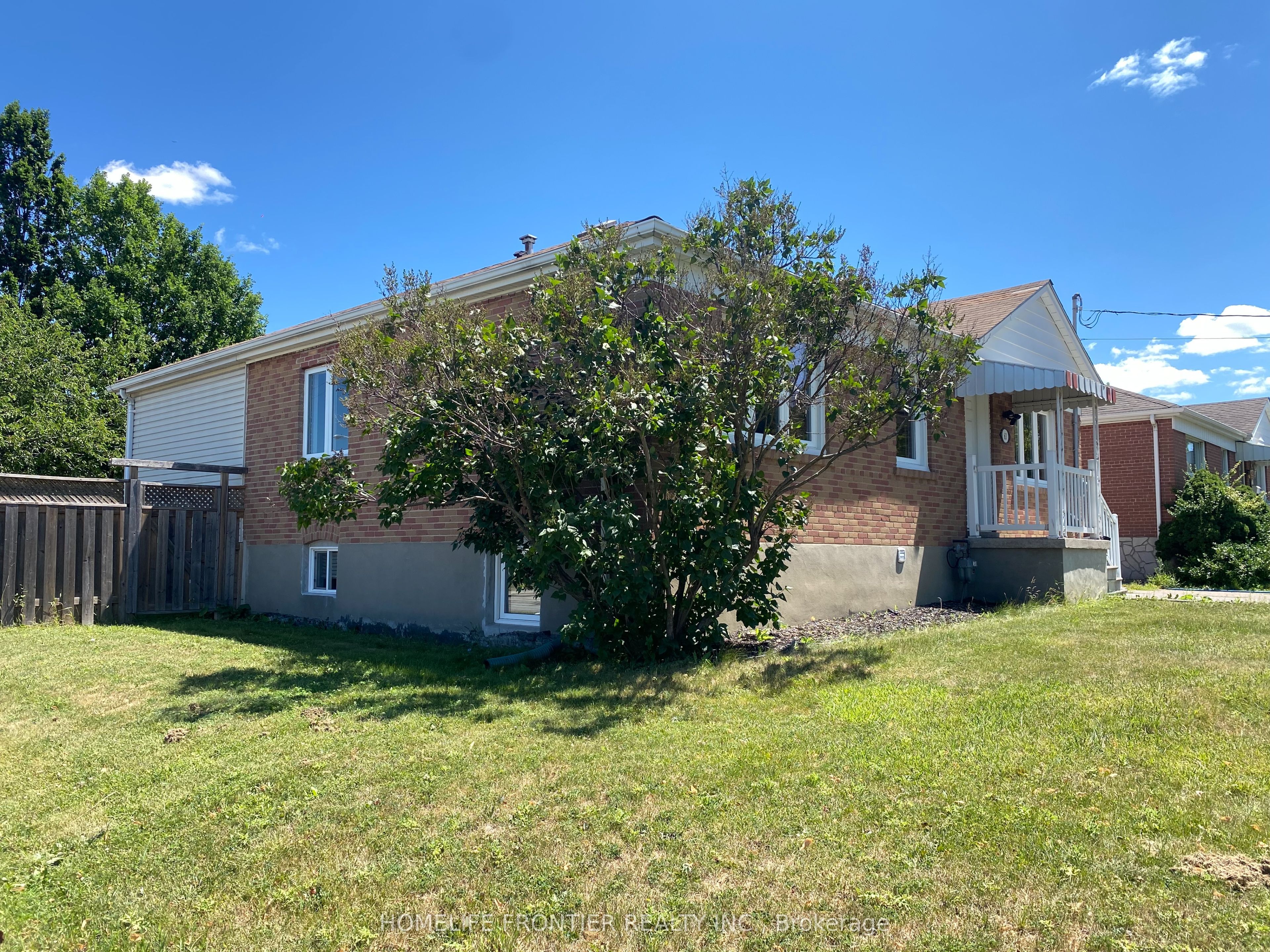 63 Lockerbie Avenue Unit D Property Photo 4