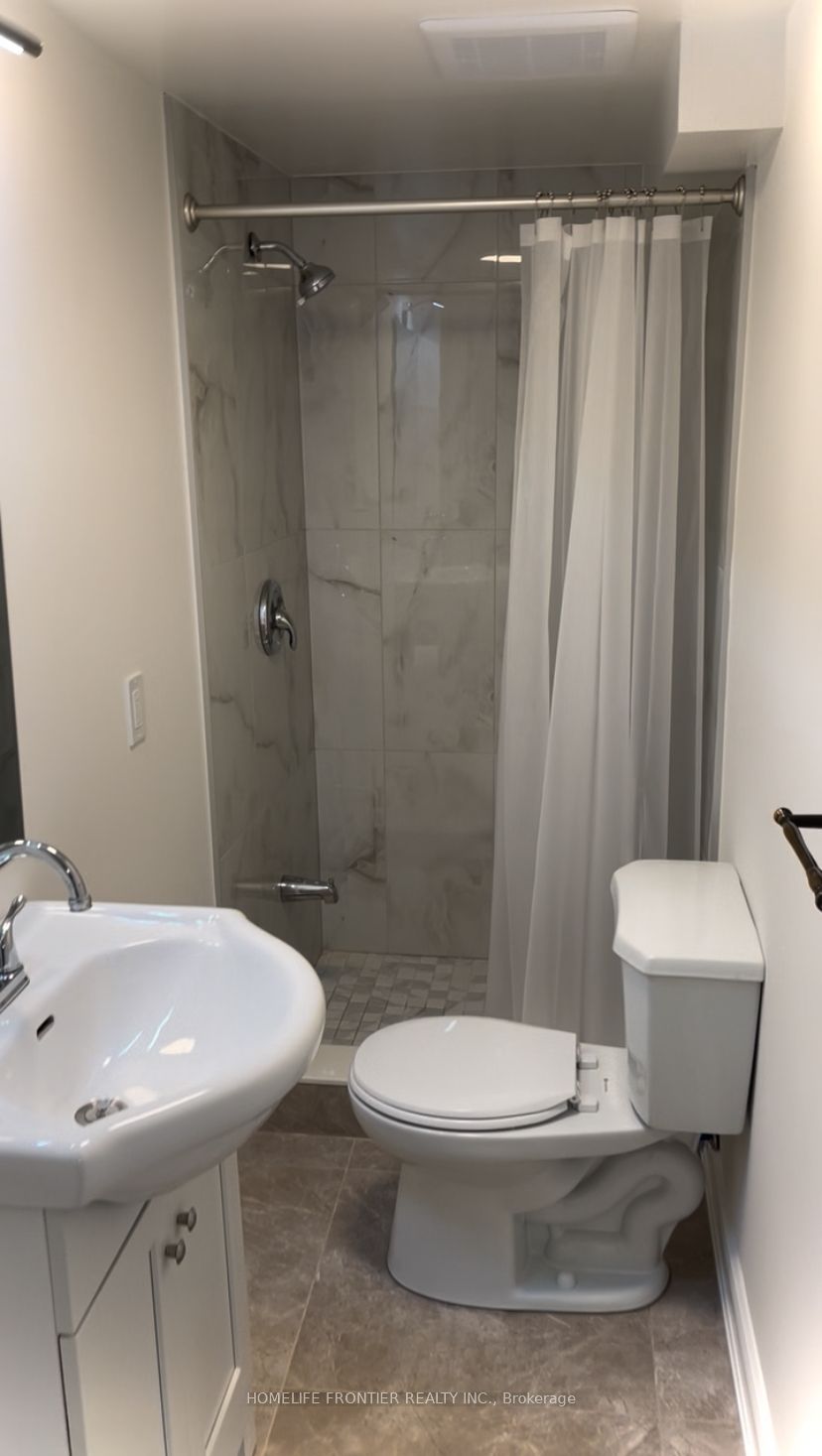 63 Lockerbie Avenue Unit D Property Photo 7