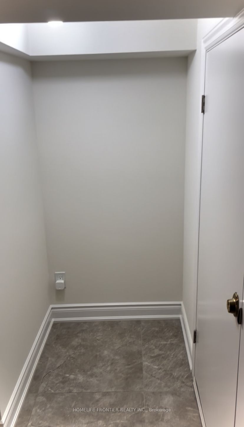 63 Lockerbie Avenue Unit D Property Photo 13