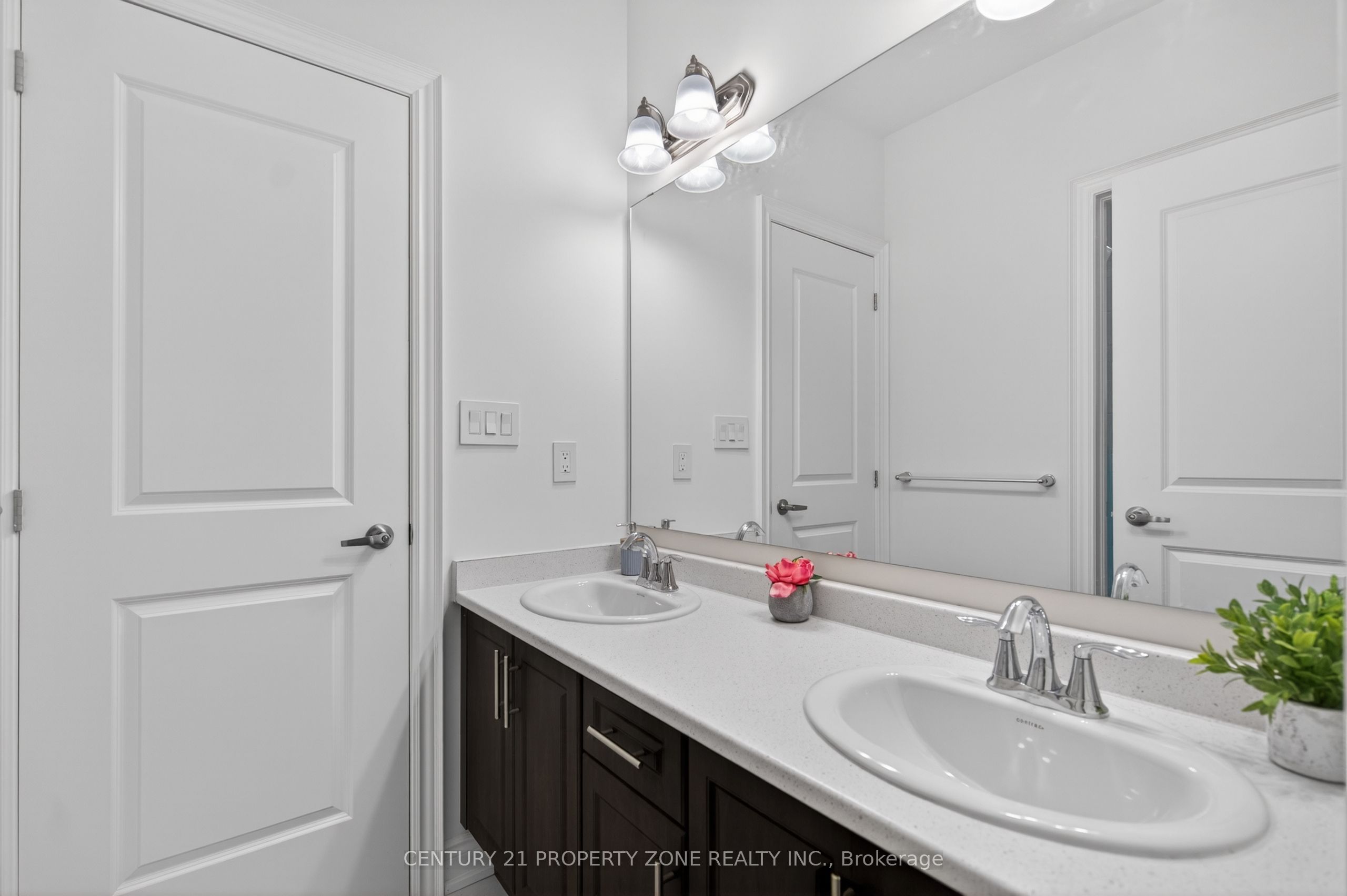 105 Walker Road W Property Photo 27