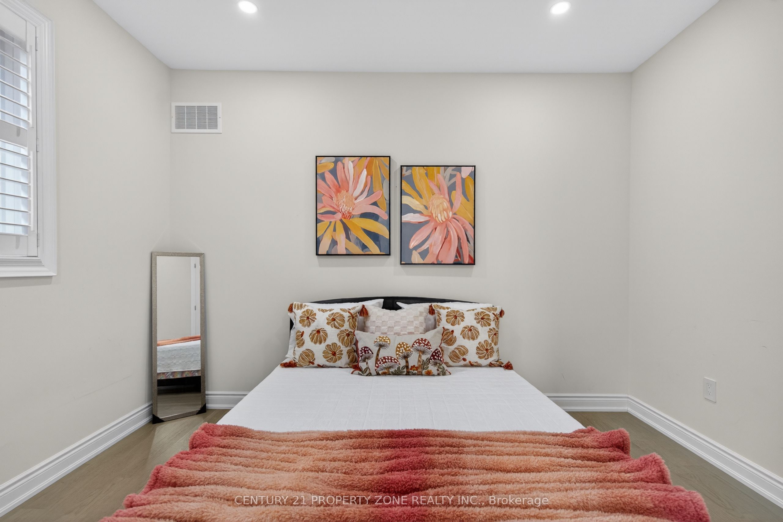 105 Walker Road W Property Photo 31