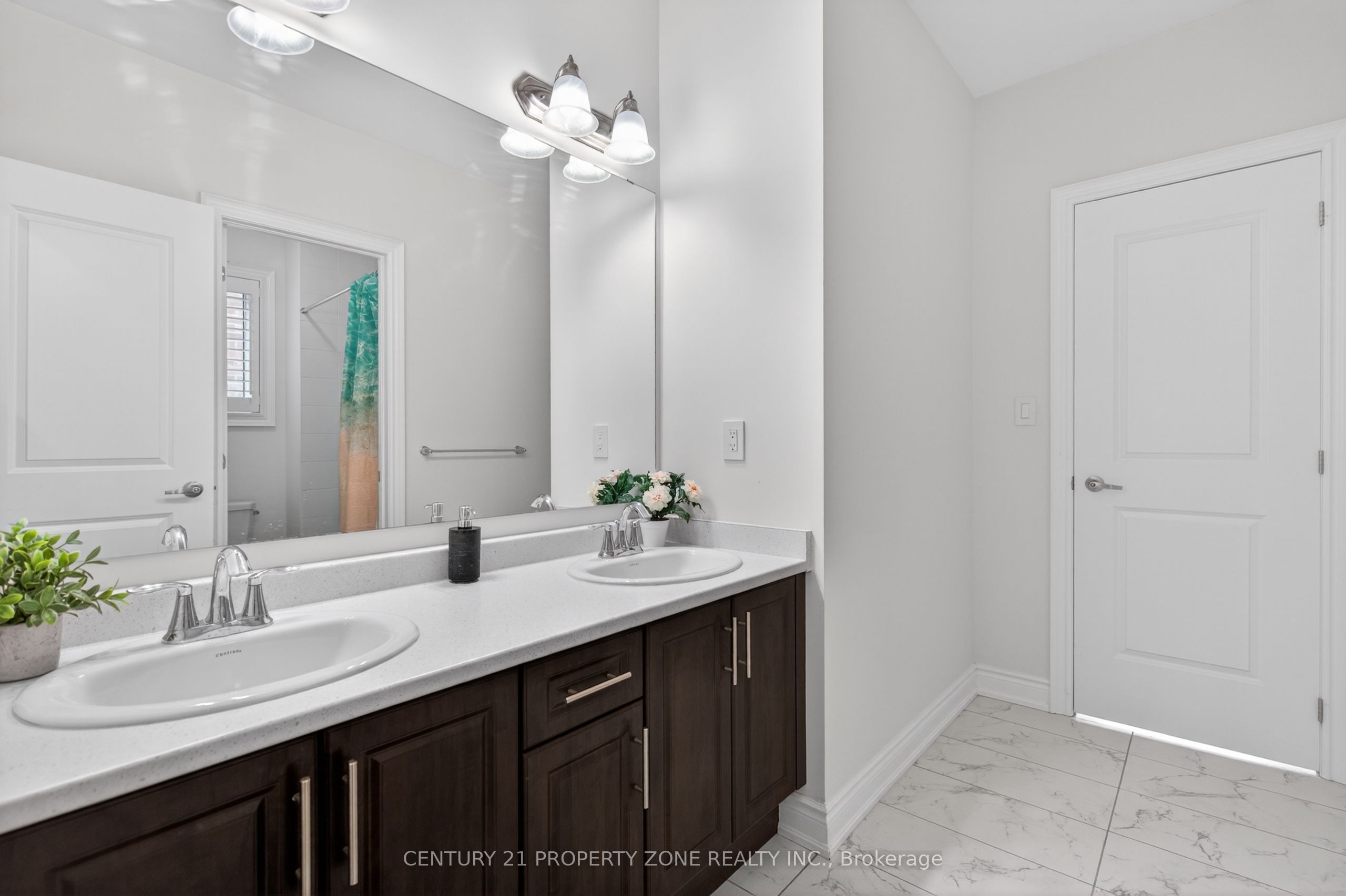 105 Walker Road W Property Photo 32
