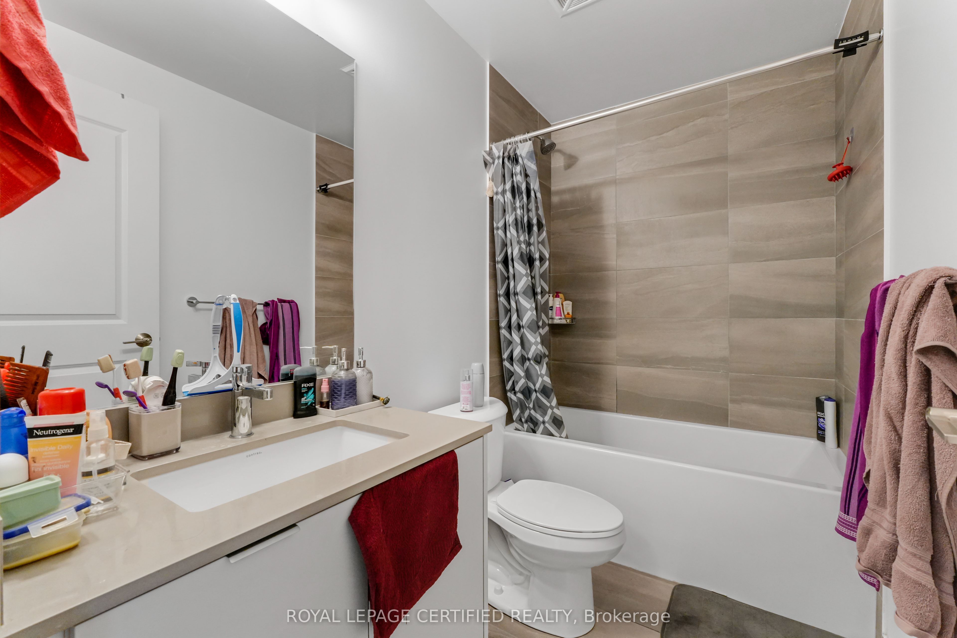 202 Burnhamthorpe Road E 1803 Property Photo 9