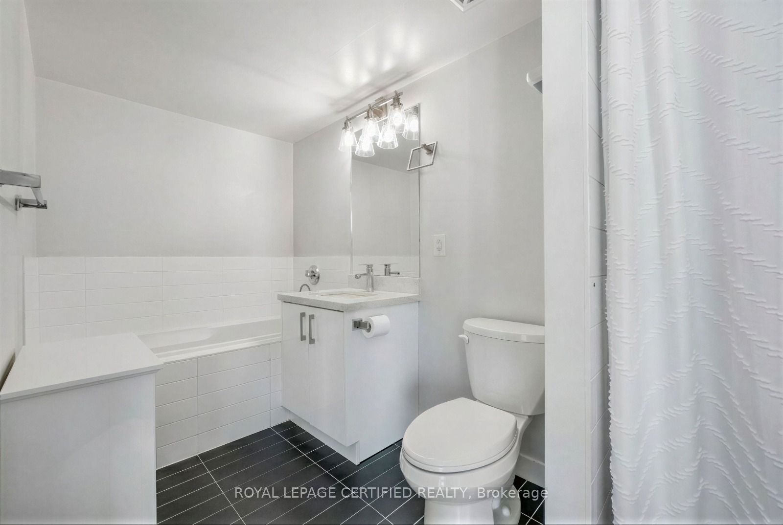 202 Burnhamthorpe Road E 1803 Property Photo 17