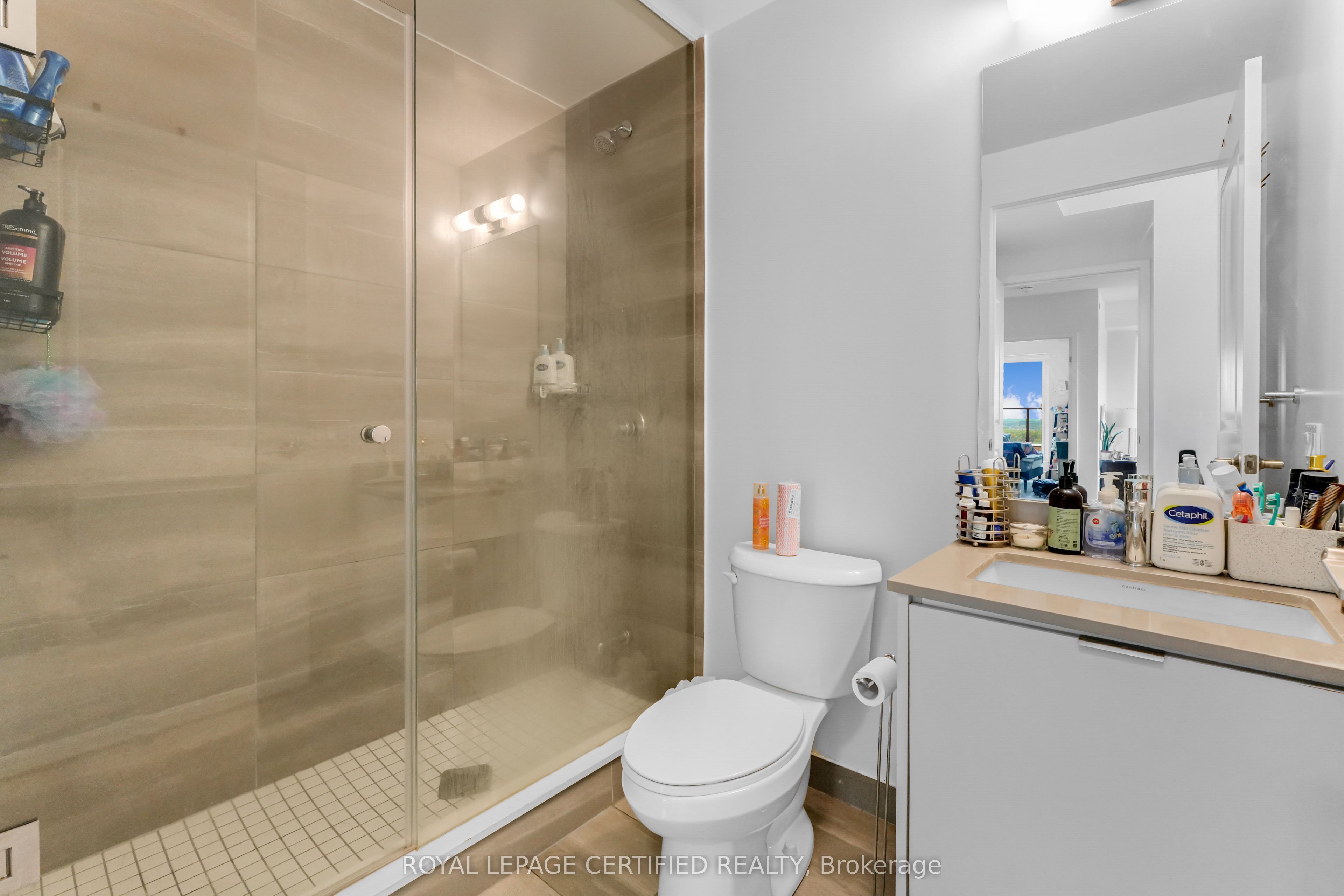 202 Burnhamthorpe Road E 1803 Property Photo 19