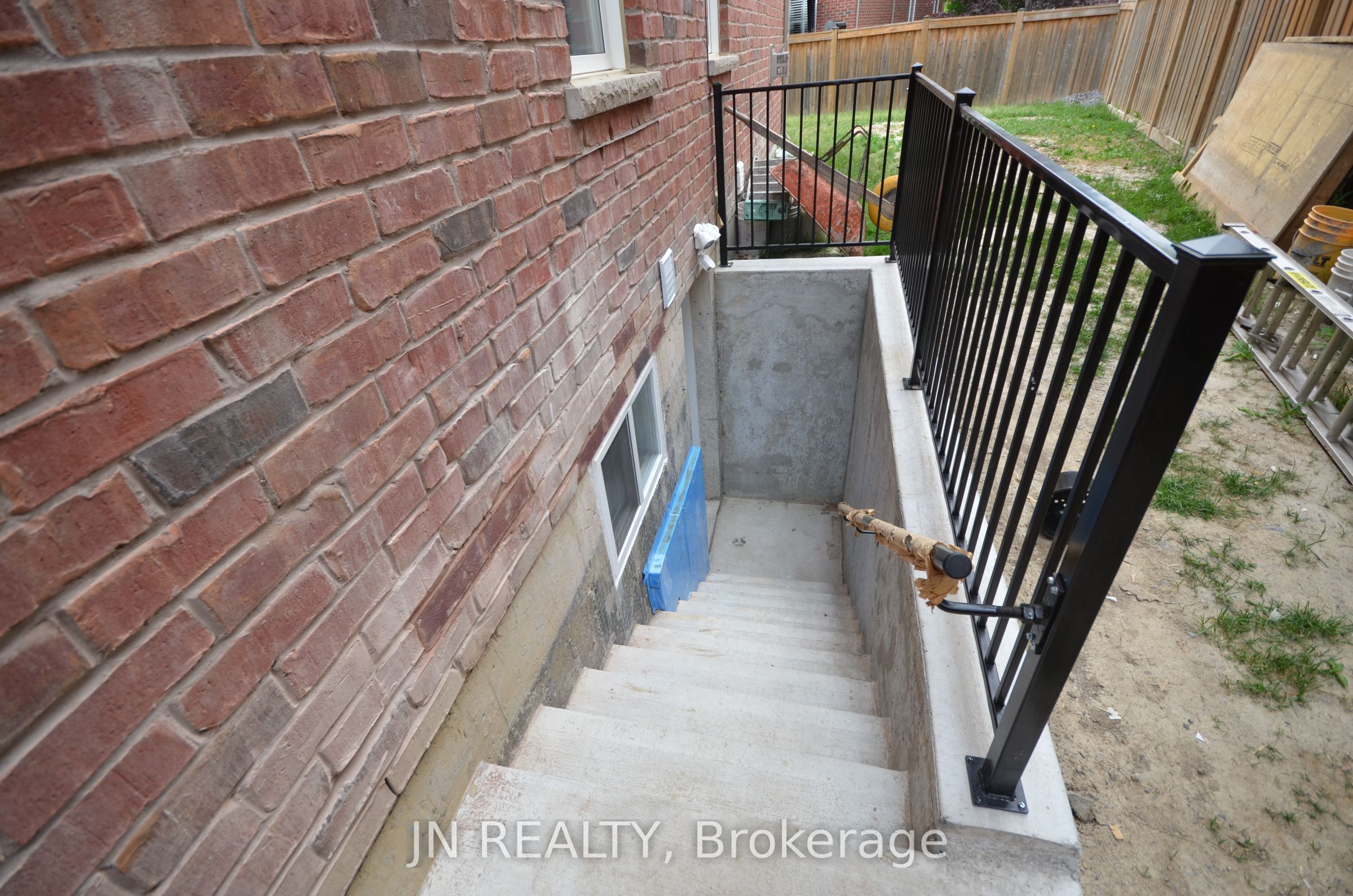 34 Mcechearn Crescent Lower Property Photo 3