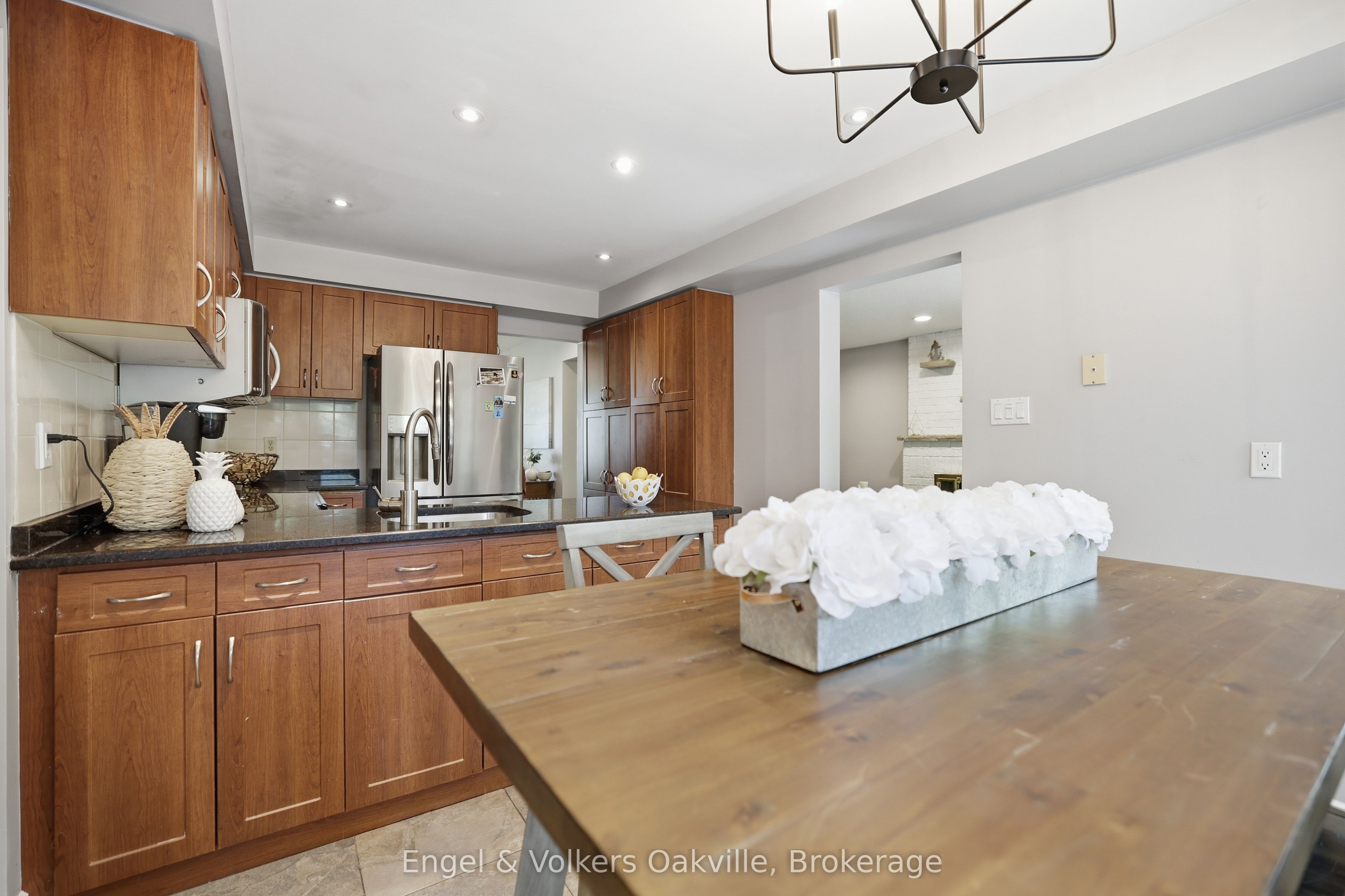 1245 Creekside Drive Property Photo 8