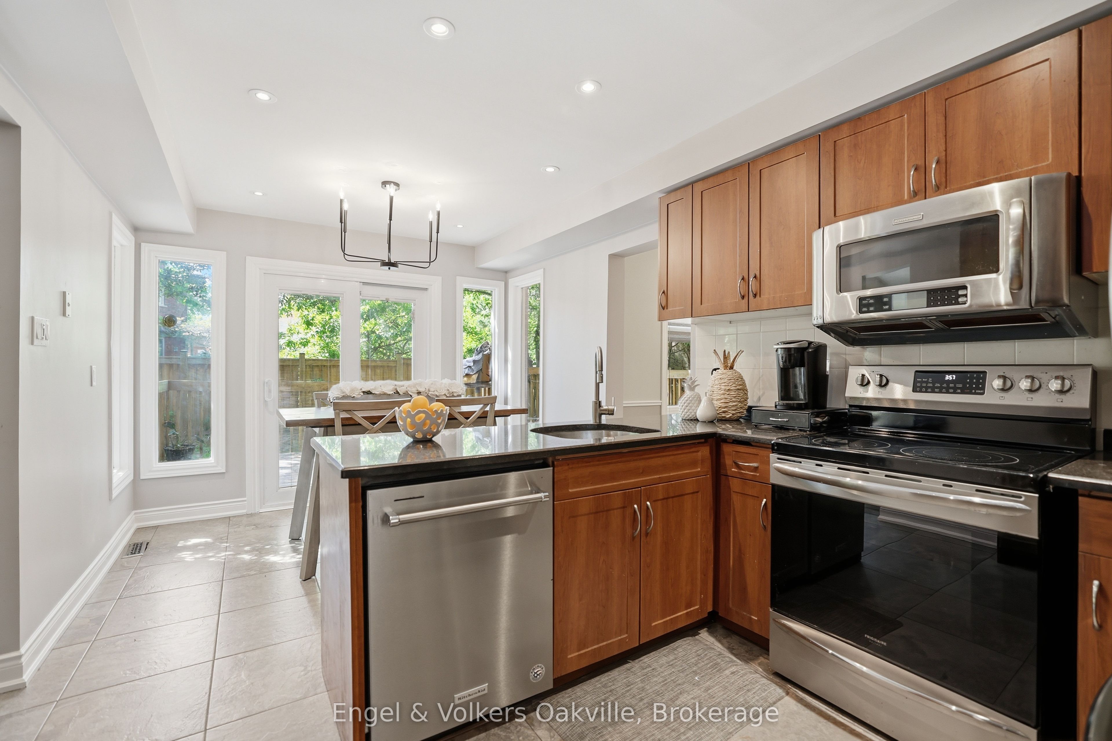 1245 Creekside Drive Property Photo 10