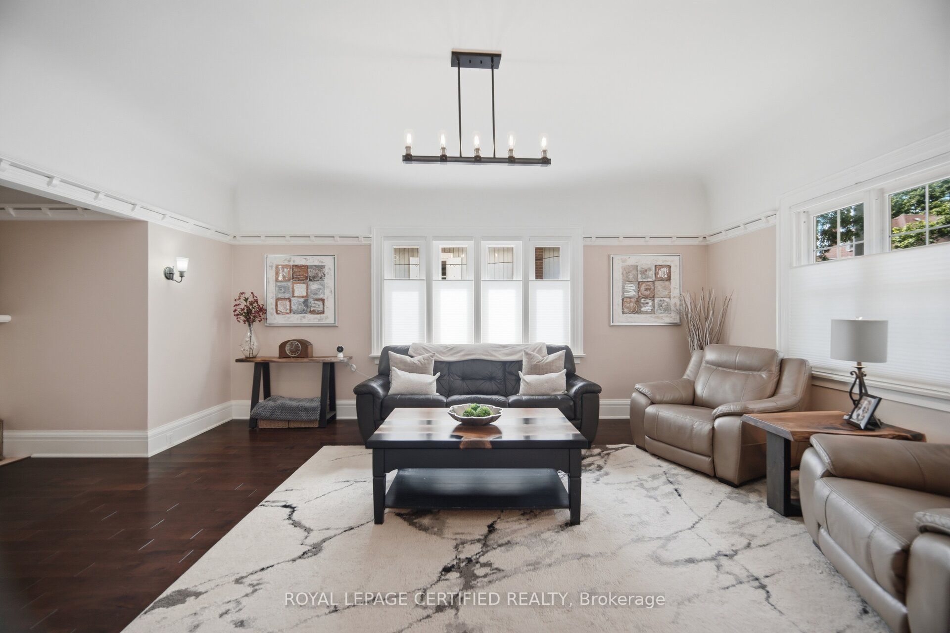 8 Elizabeth Street S Property Photo 8