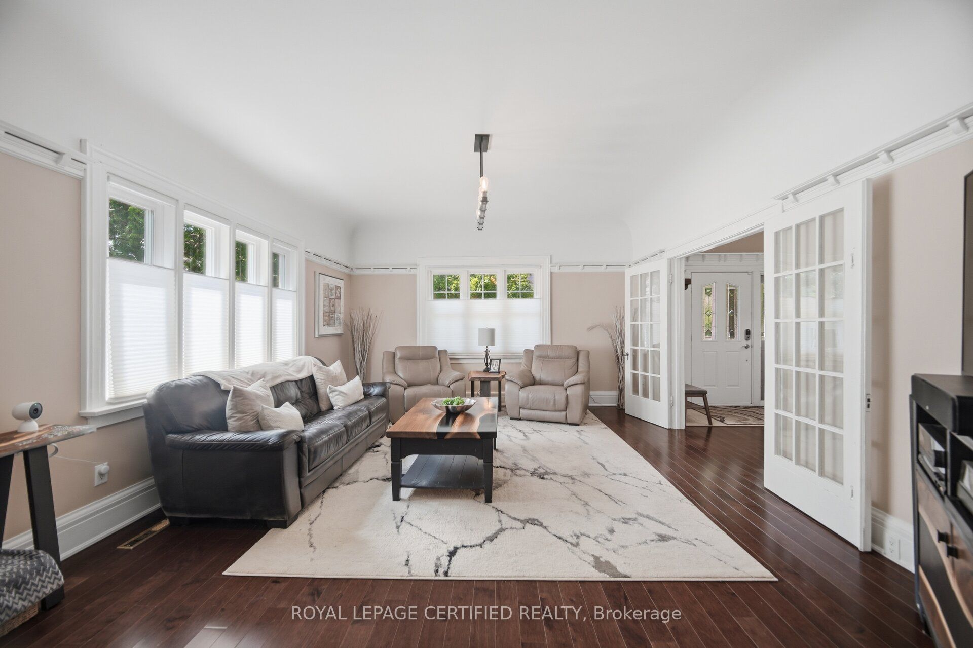 8 Elizabeth Street S Property Photo 9