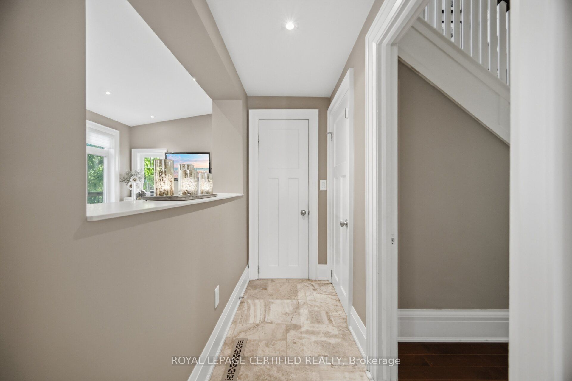 8 Elizabeth Street S Property Photo 19