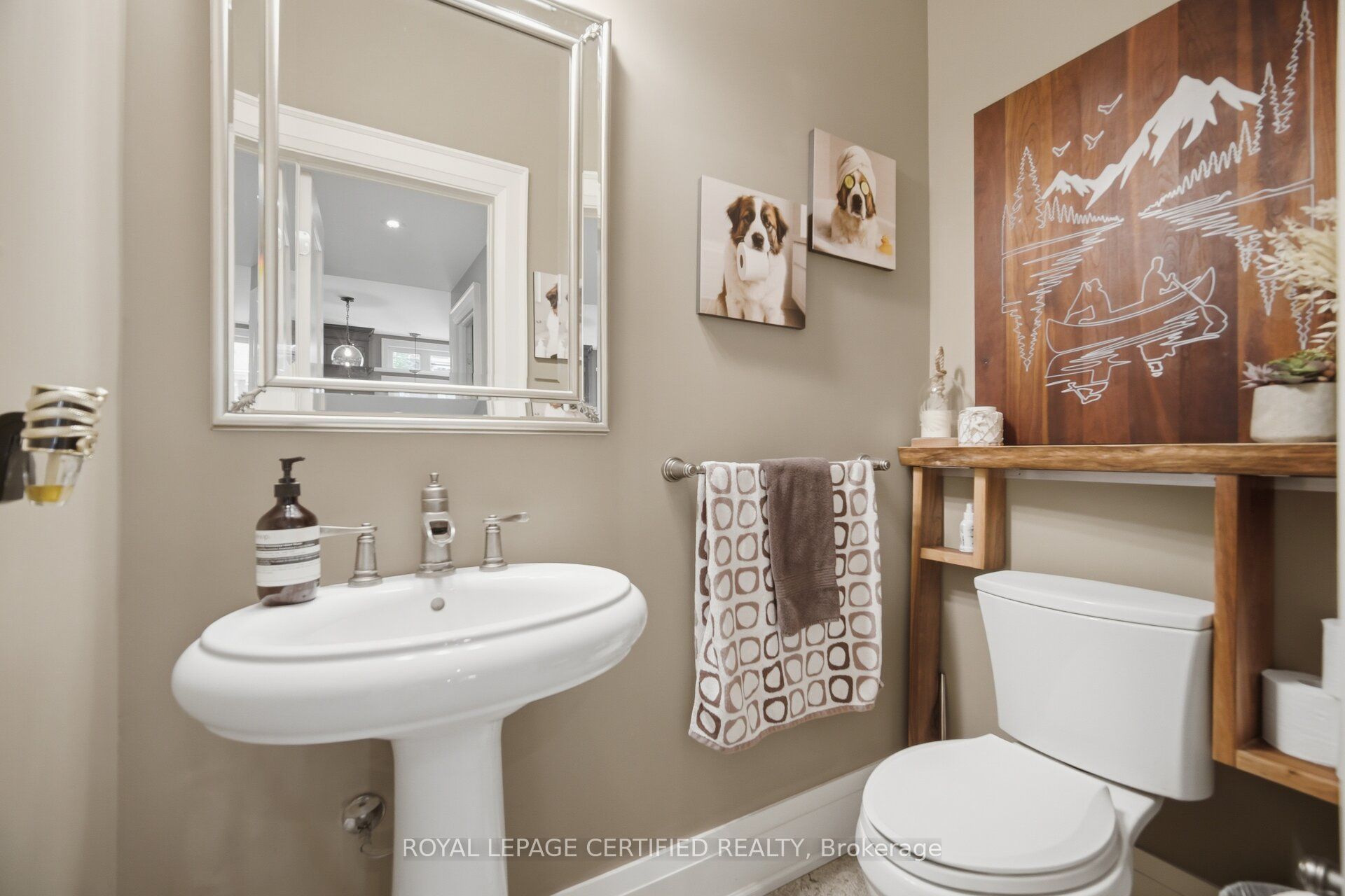 8 Elizabeth Street S Property Photo 20