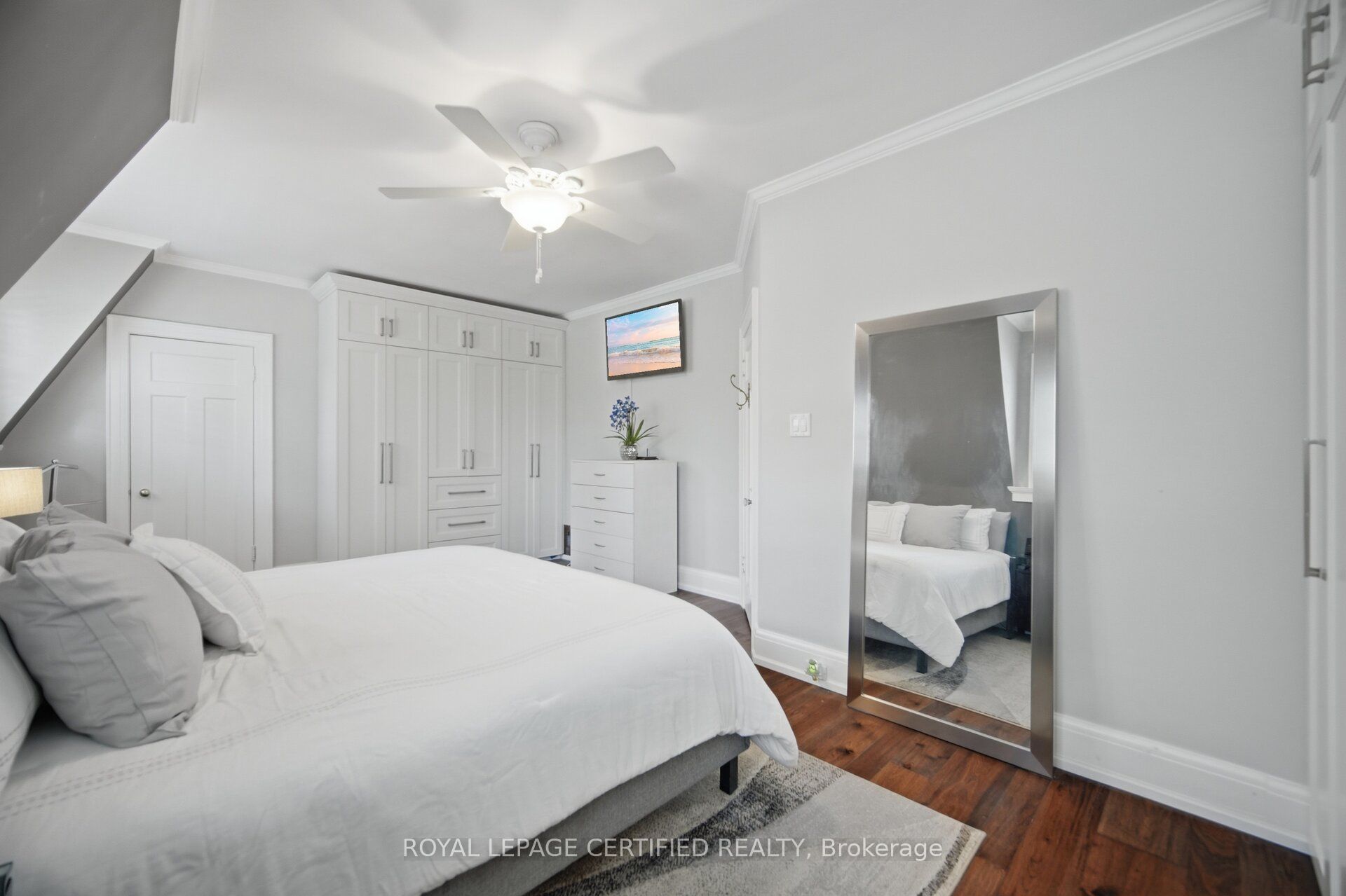 8 Elizabeth Street S Property Photo 25