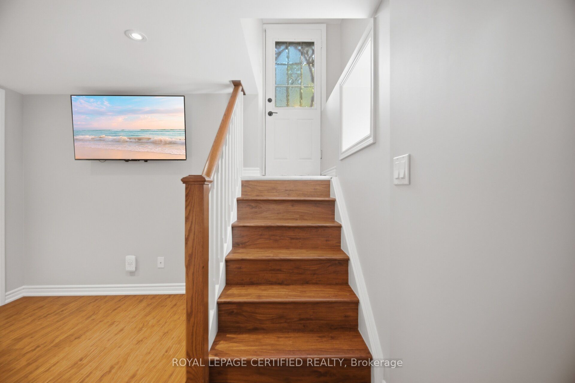 8 Elizabeth Street S Property Photo 33