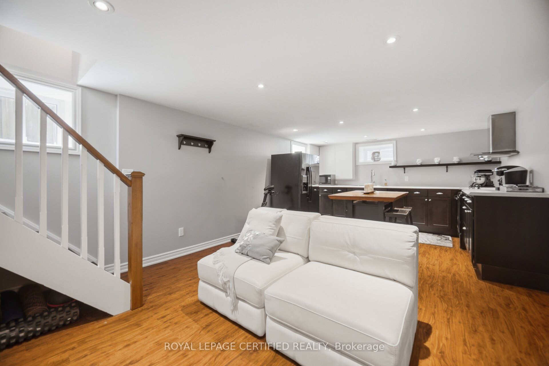 8 Elizabeth Street S Property Photo 34