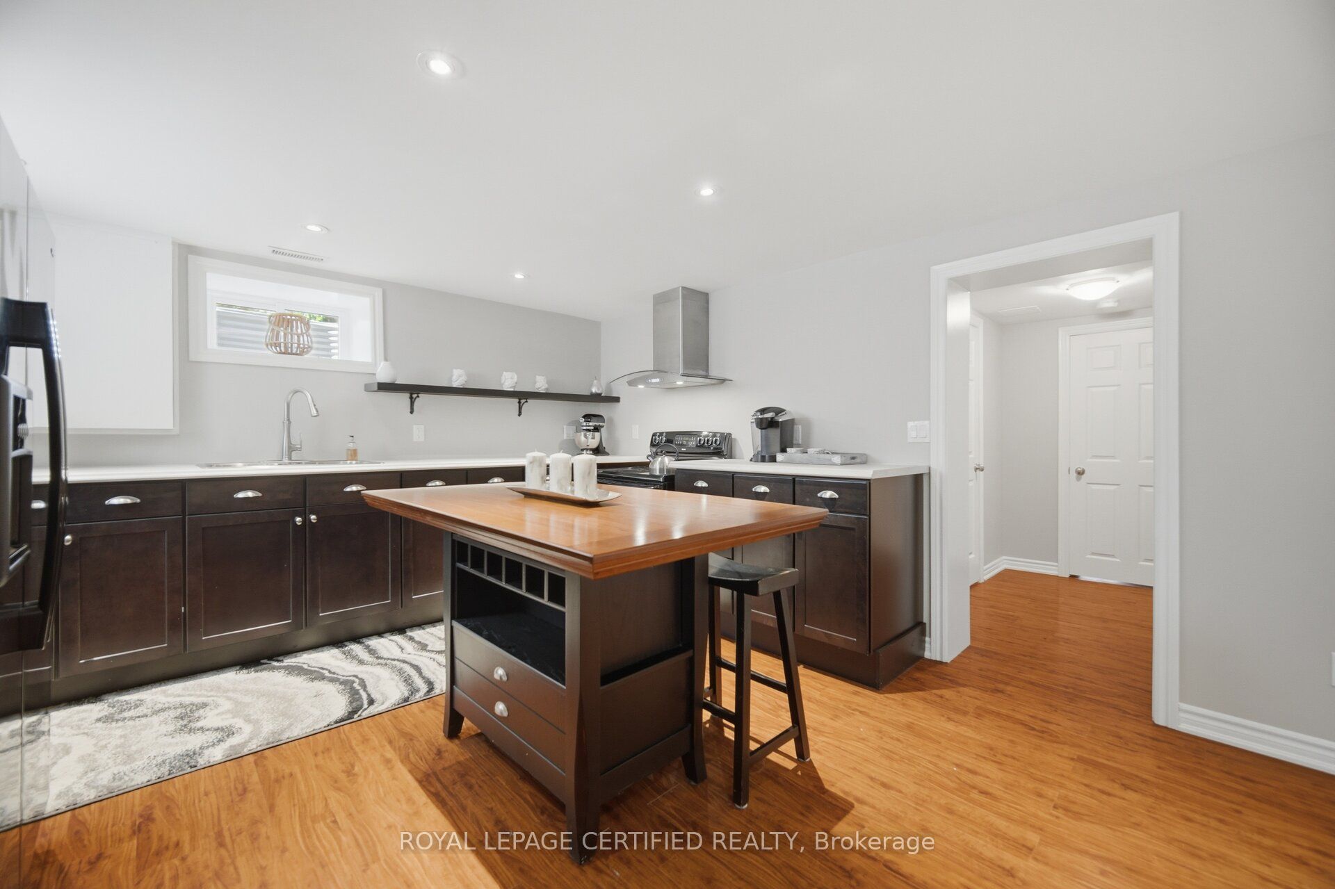 8 Elizabeth Street S Property Photo 35