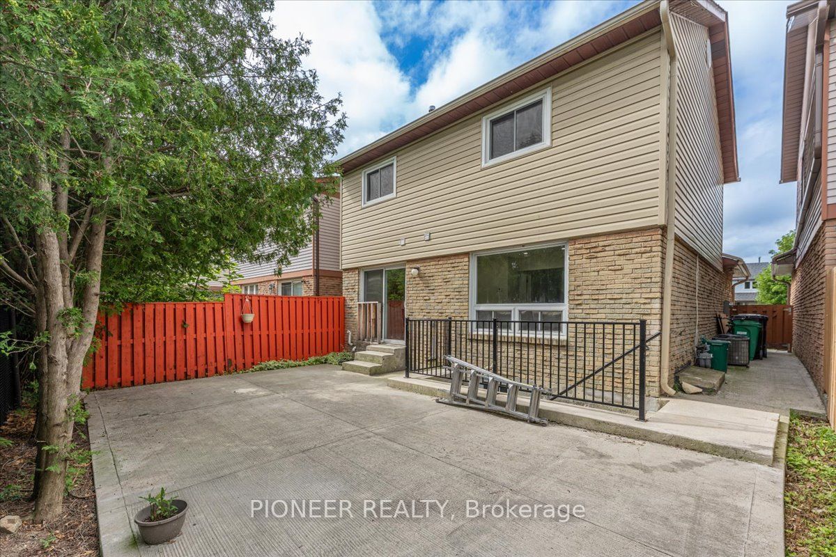 22 Wolverton Crescent Property Photo 38