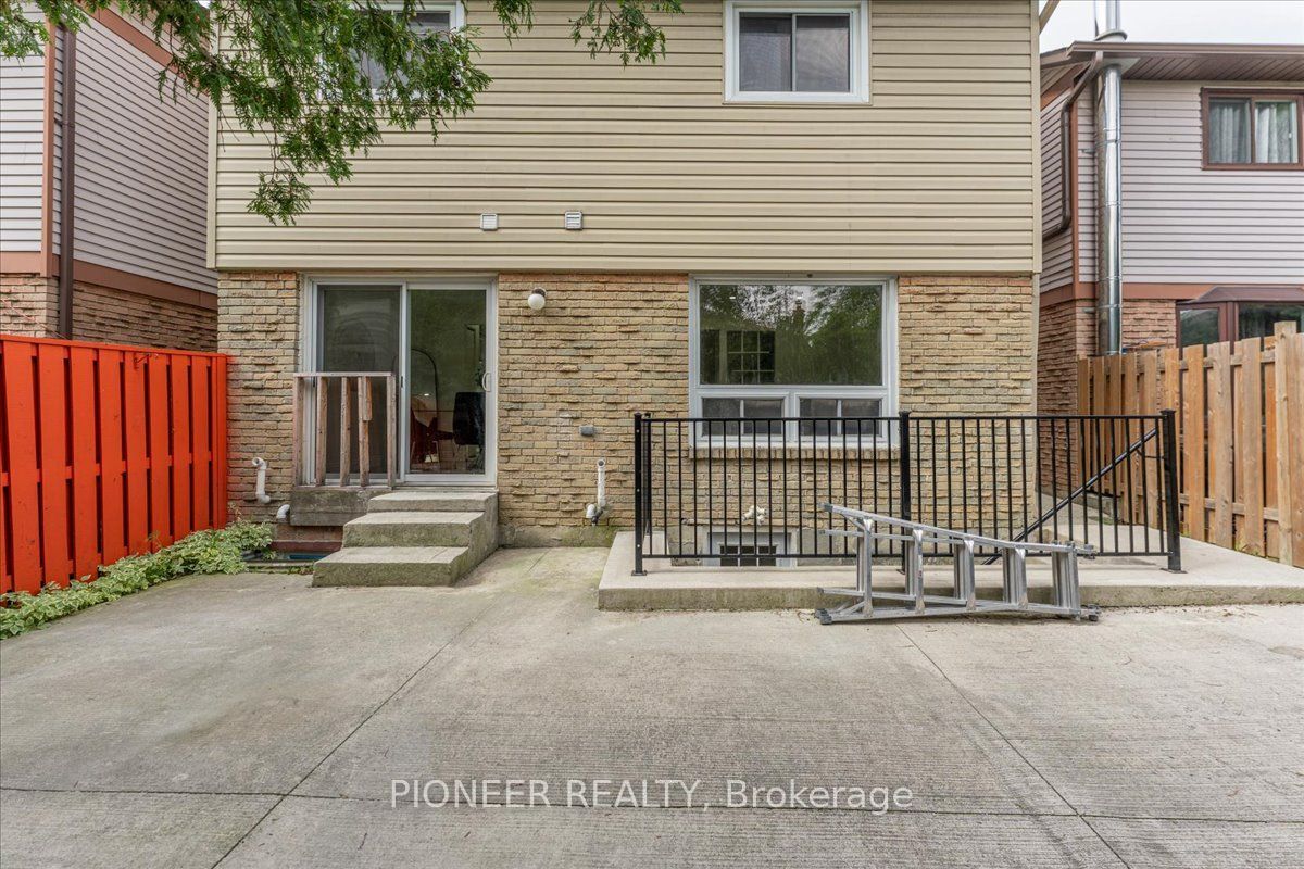 22 Wolverton Crescent Property Photo 41