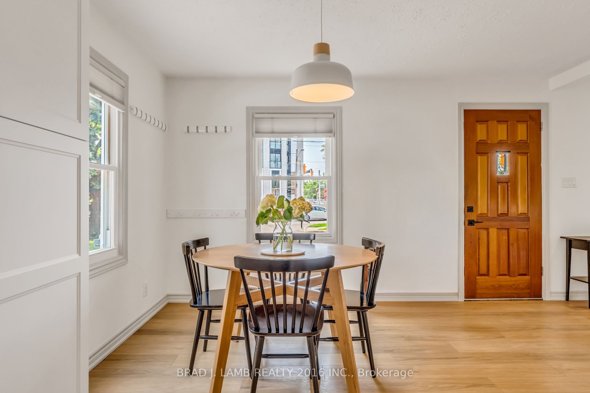 794 The Queensway Property Photo 3