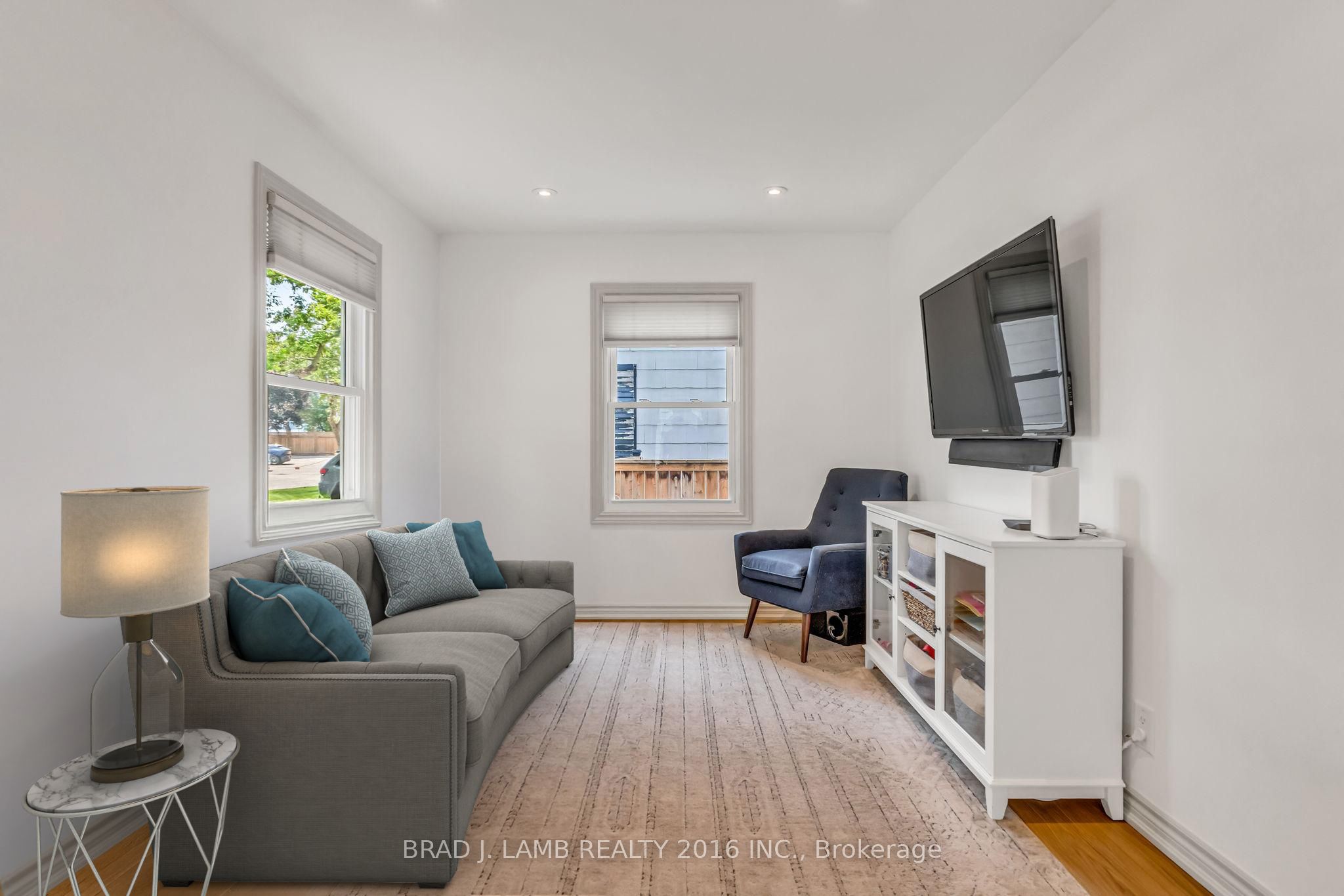 794 The Queensway Property Photo 4