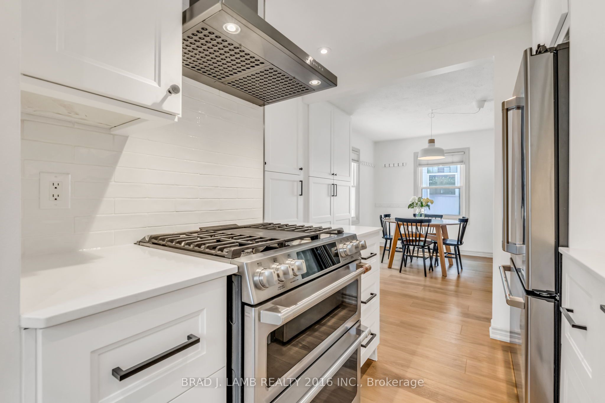 794 The Queensway Property Photo 6