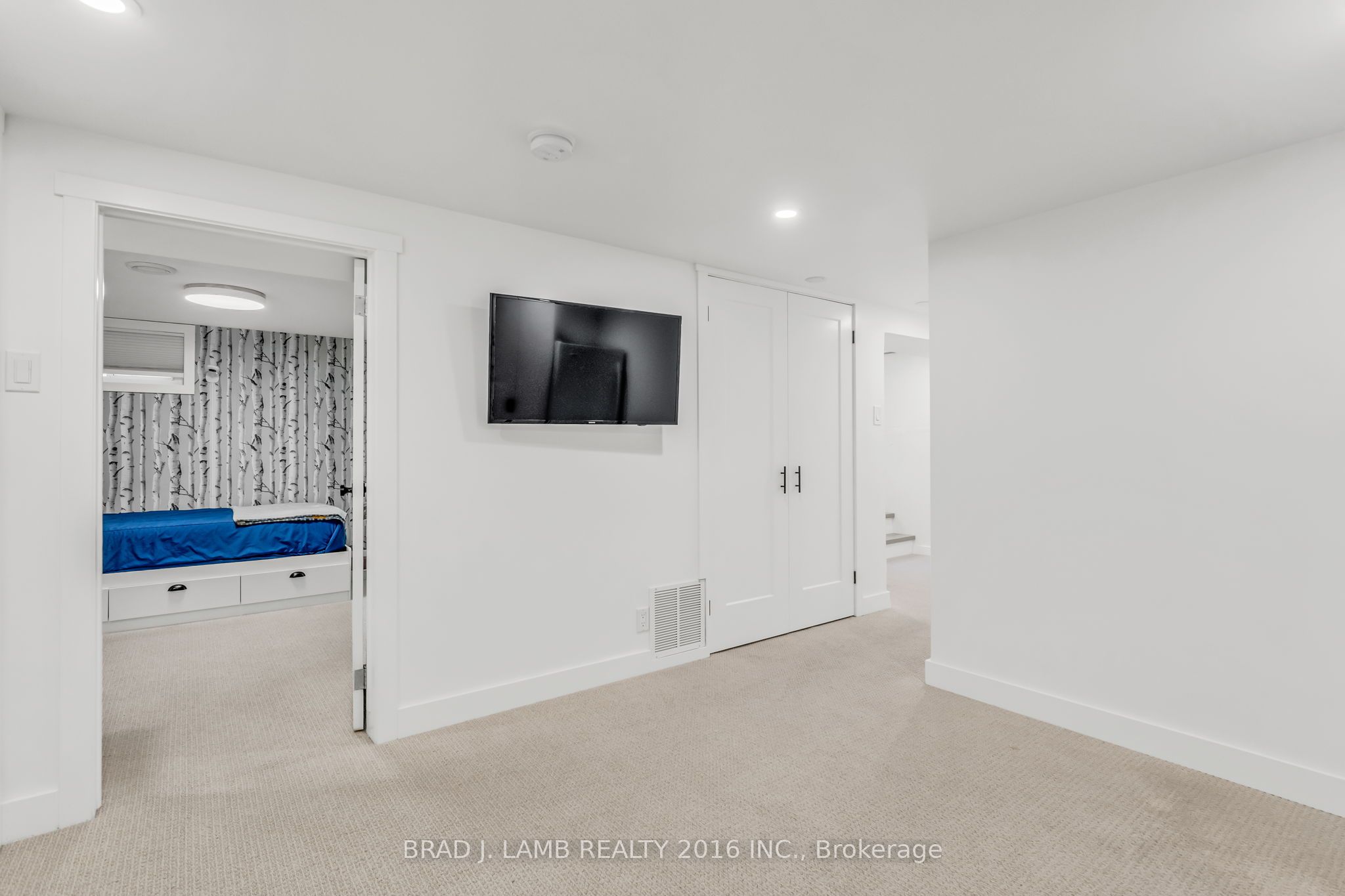 794 The Queensway Property Photo 9