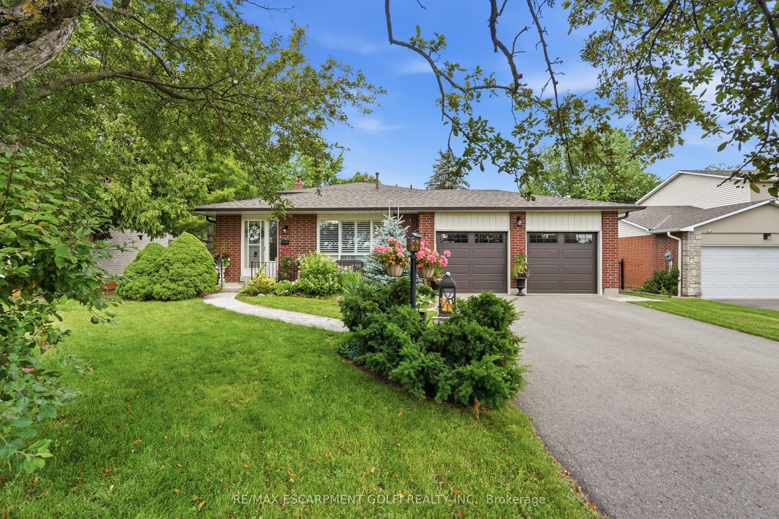 283 W Parkway Drive Property Photo 1