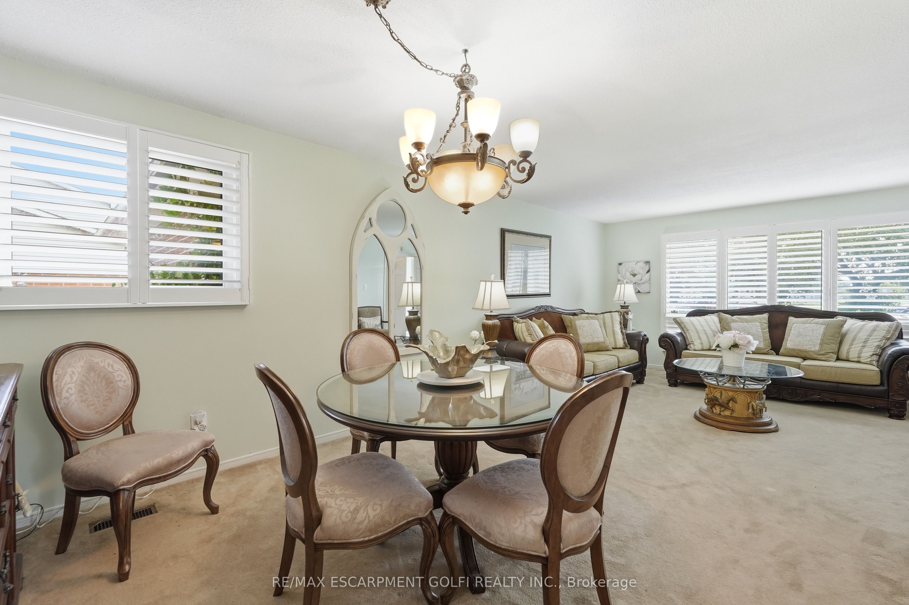 283 W Parkway Drive Property Photo 15