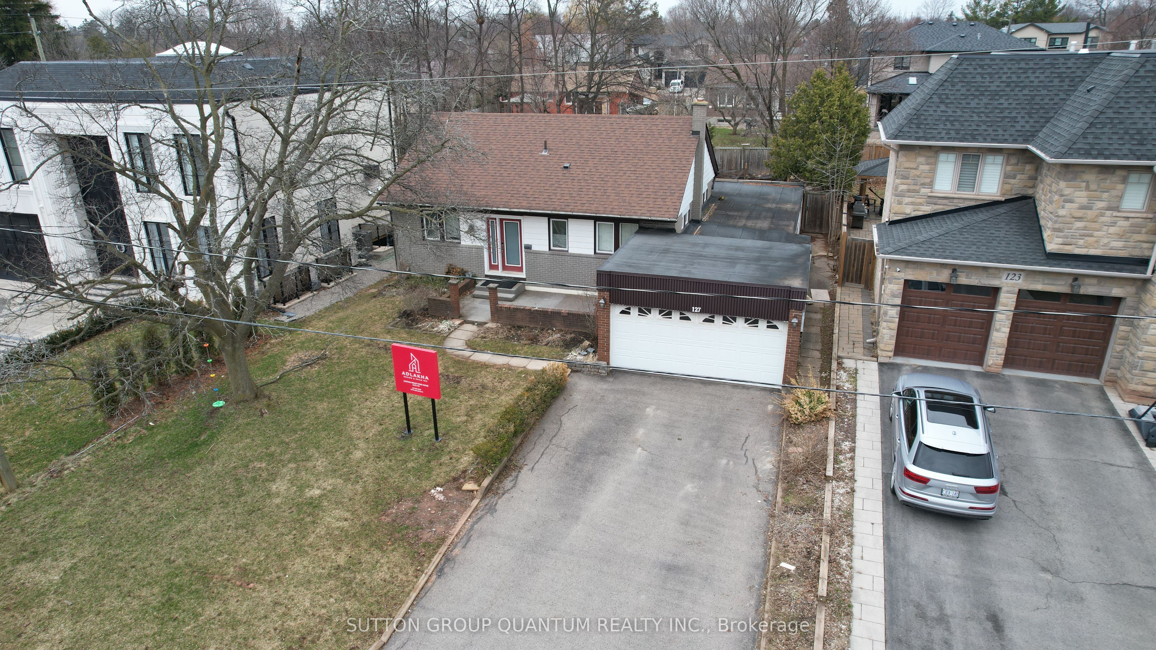127 Mayfield Drive N Property Photo 4