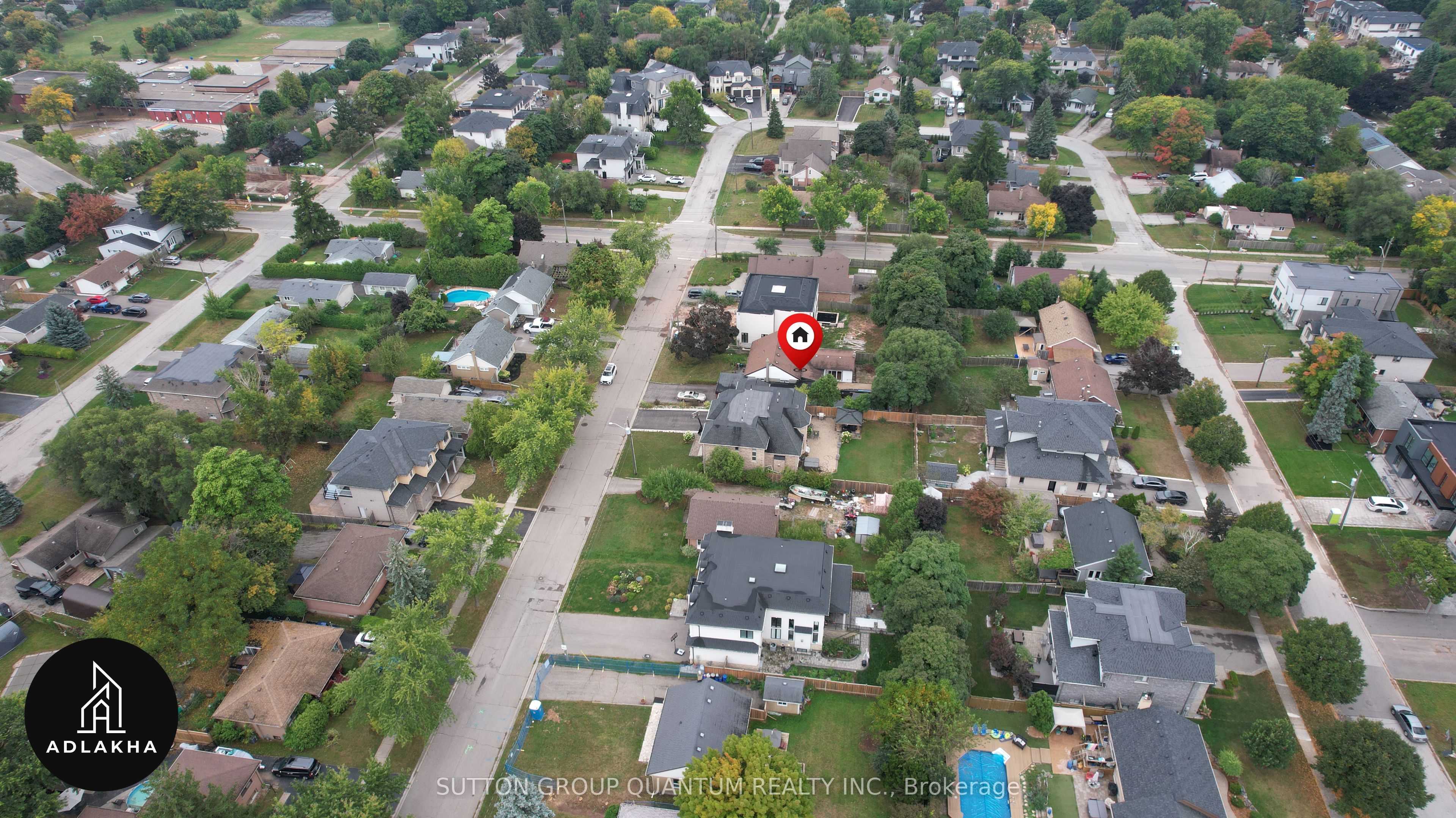 127 Mayfield Drive N Property Photo 5