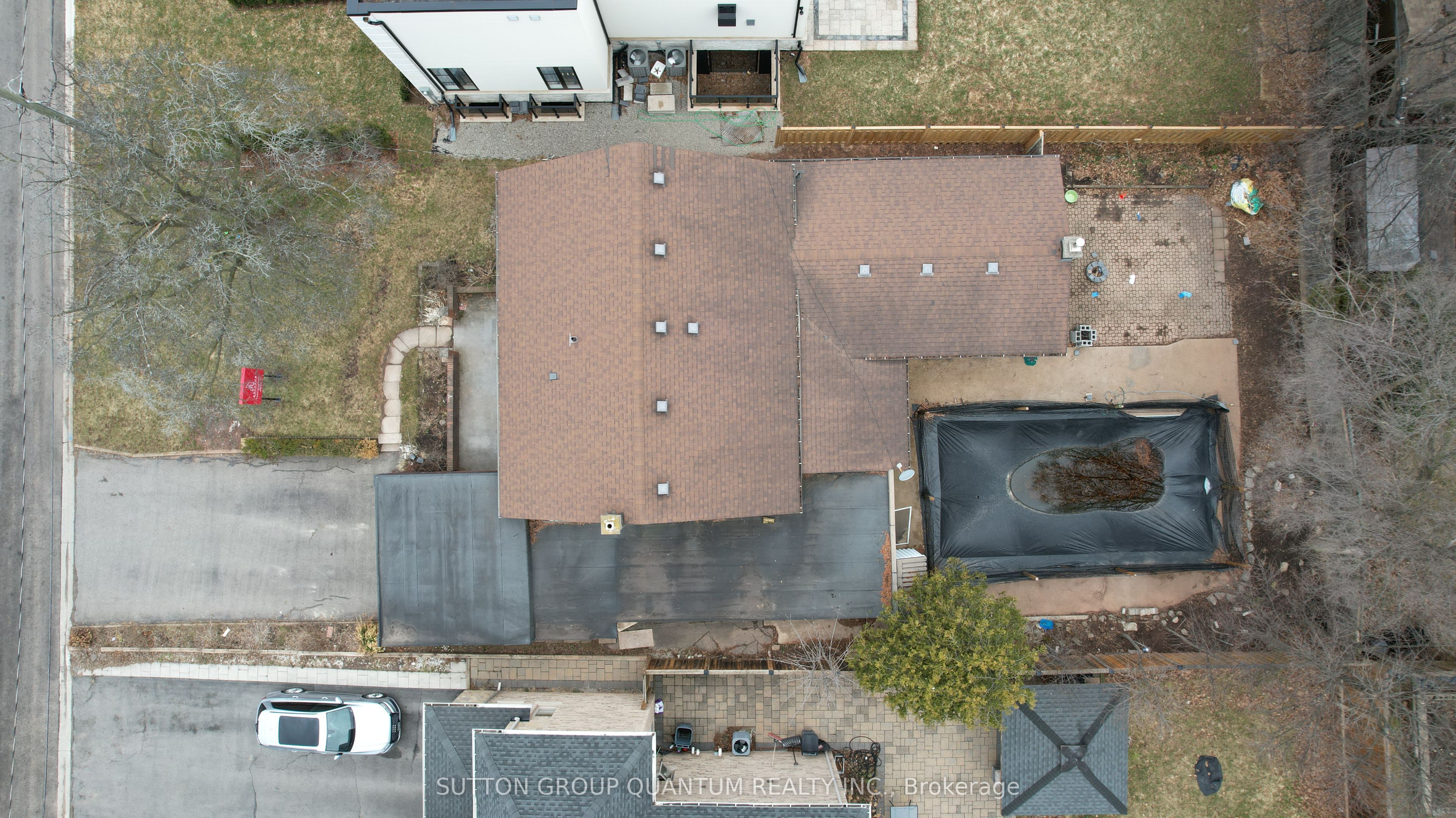 127 Mayfield Drive N Property Photo 6
