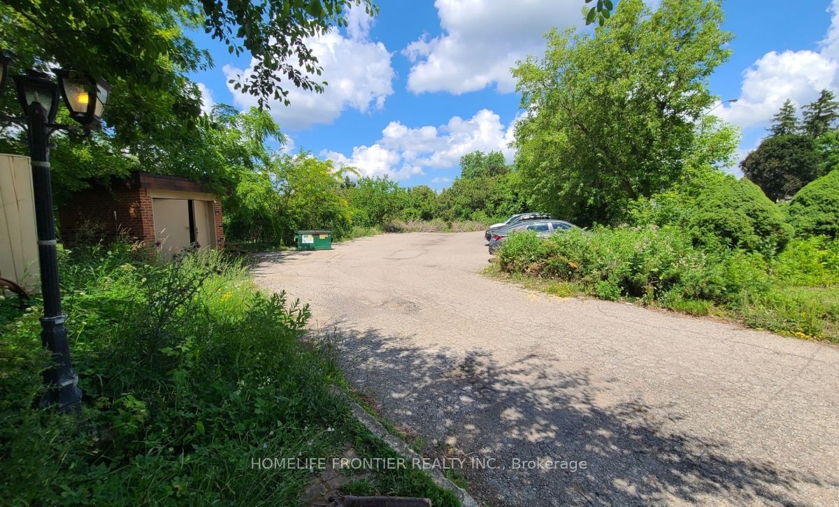 18492 Hurontario Street Property Photo 13
