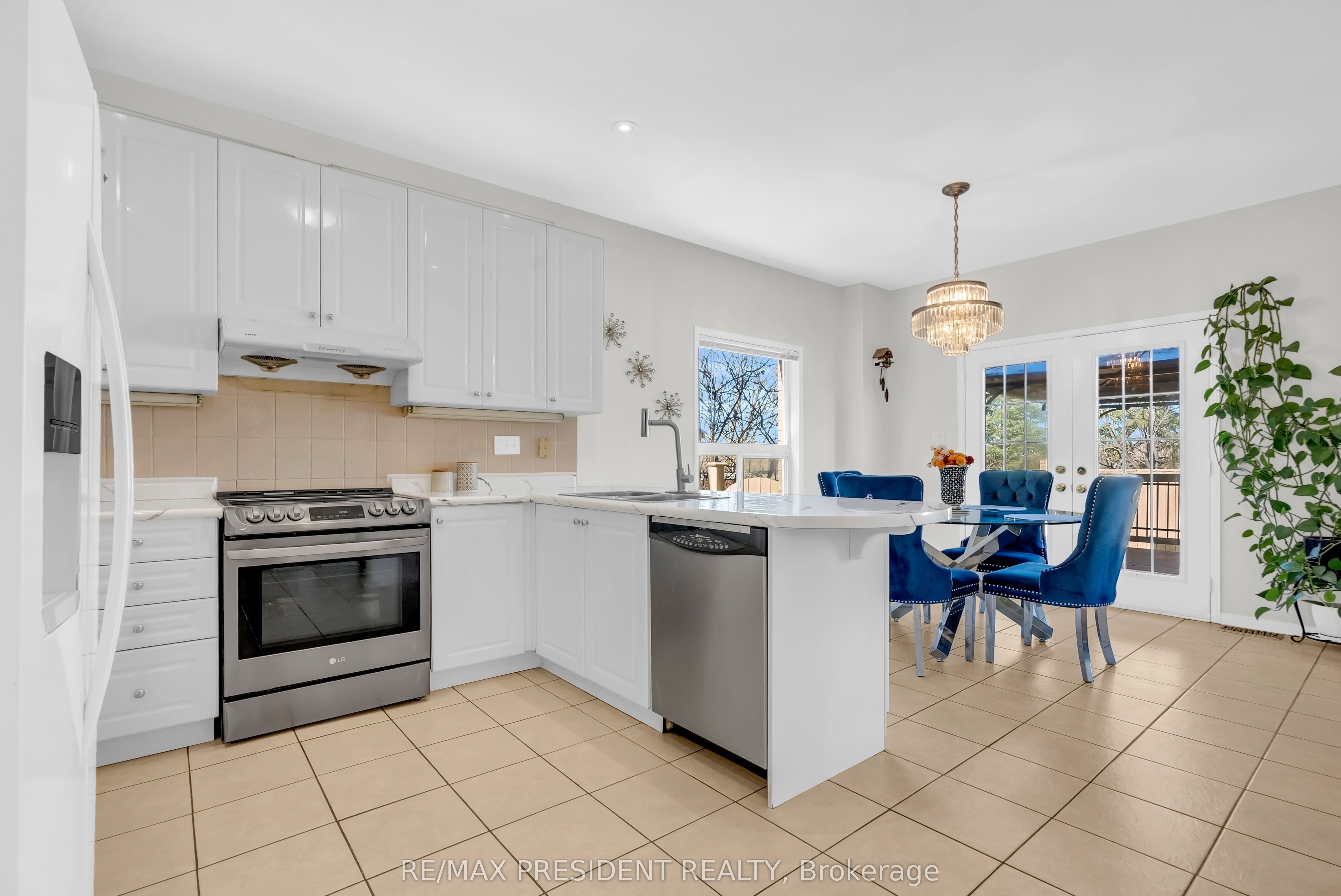 1 Crown Victoria Drive Property Photo 13