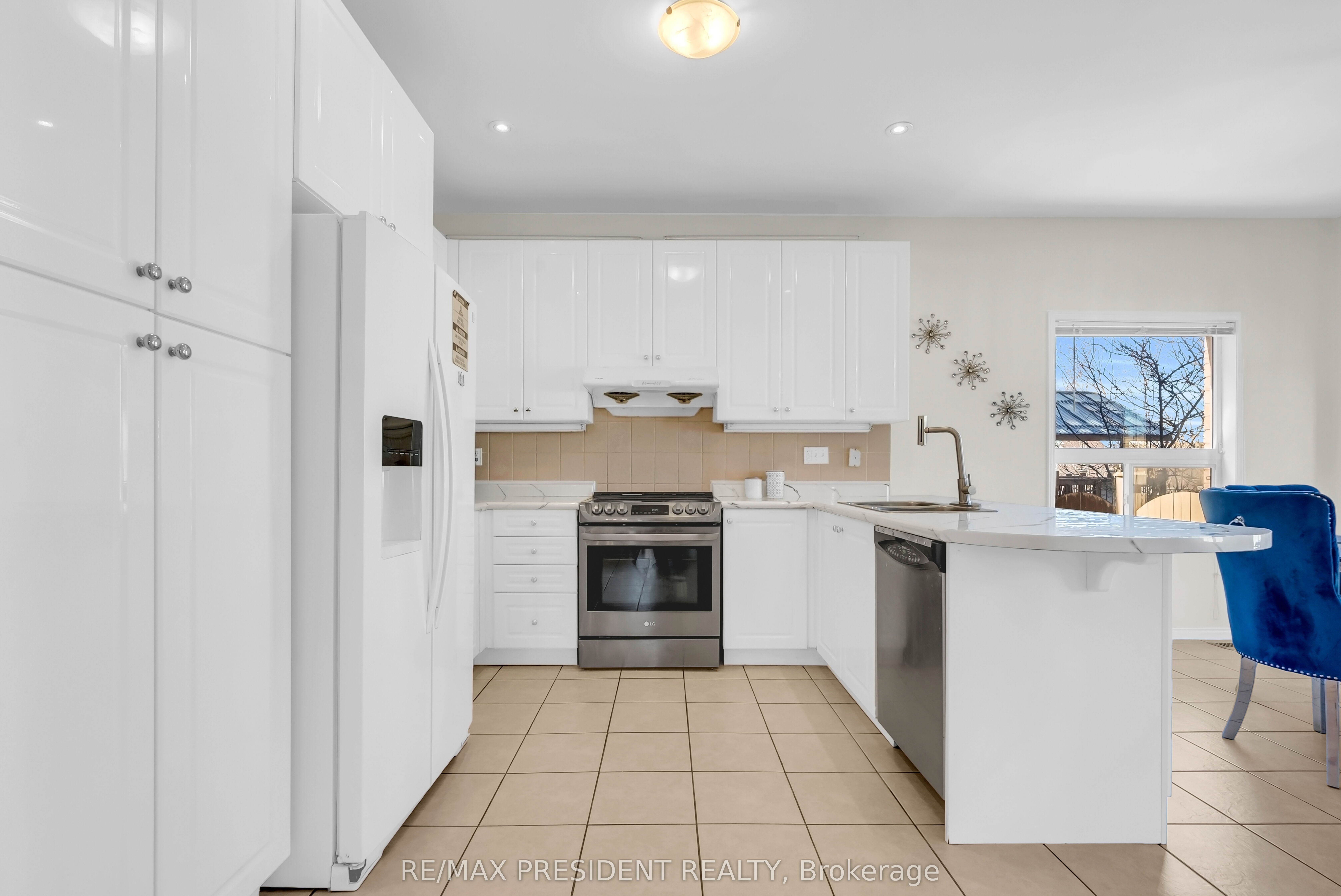 1 Crown Victoria Drive Property Photo 15