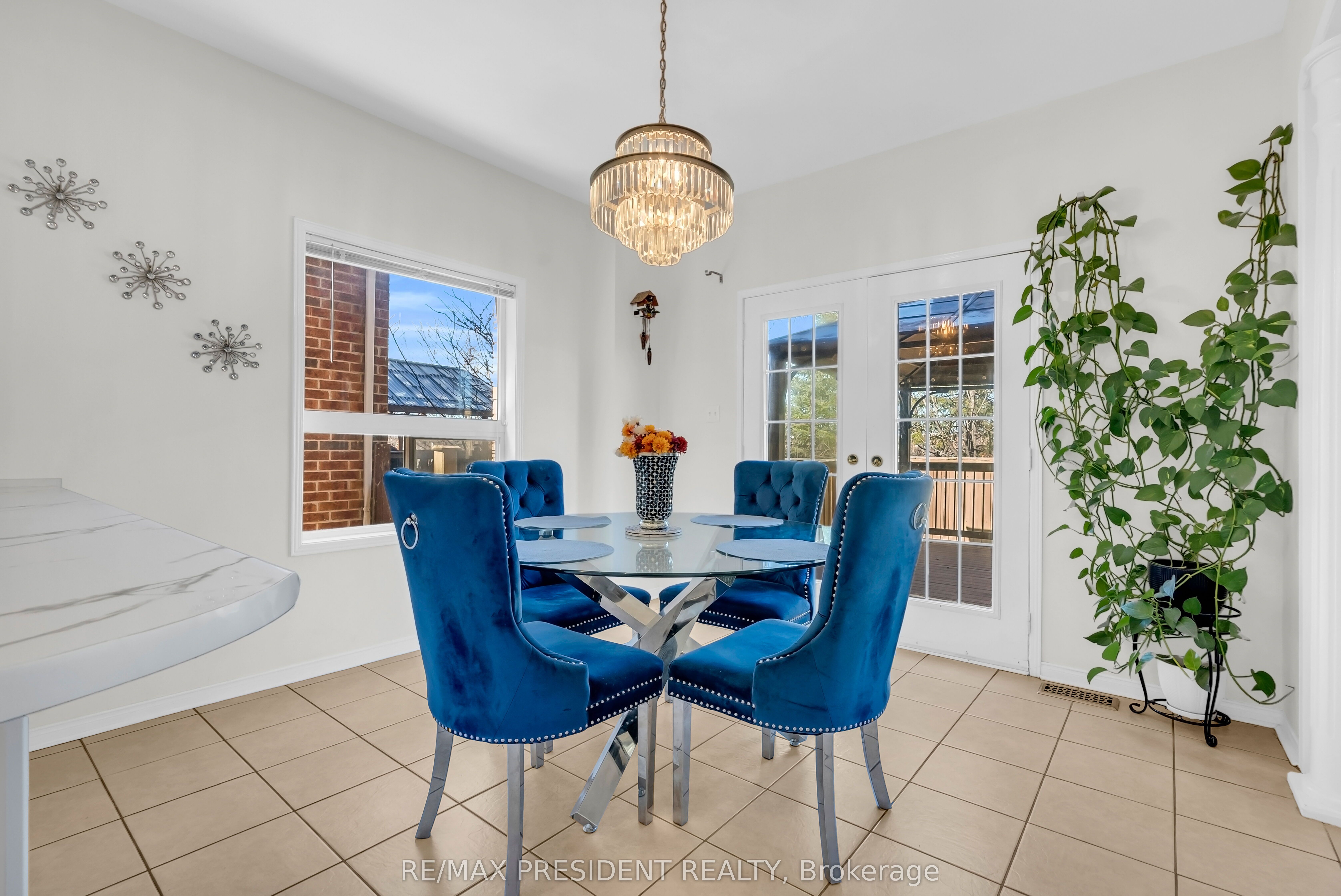 1 Crown Victoria Drive Property Photo 16