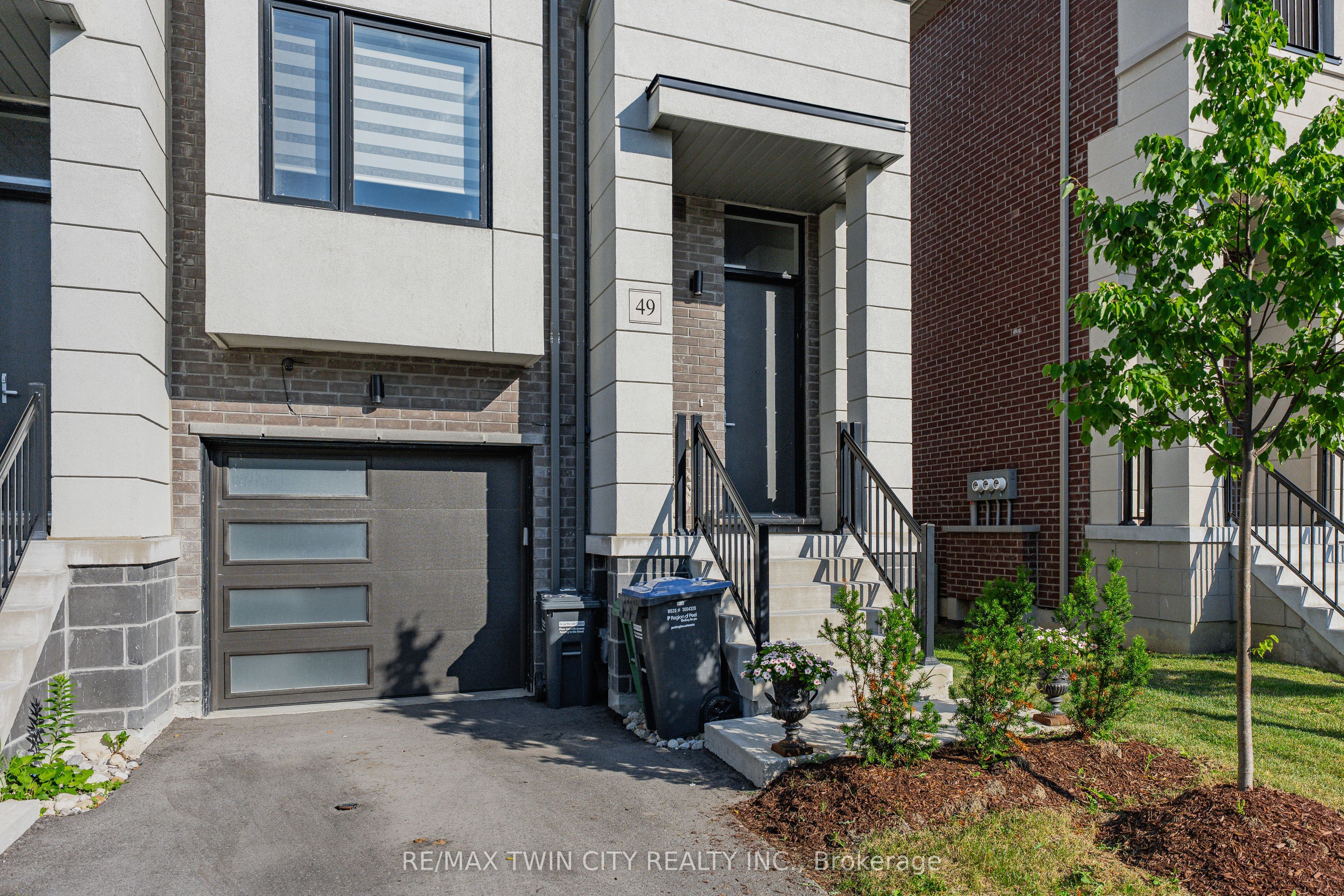 49 Lambert Lane Property Photo 2