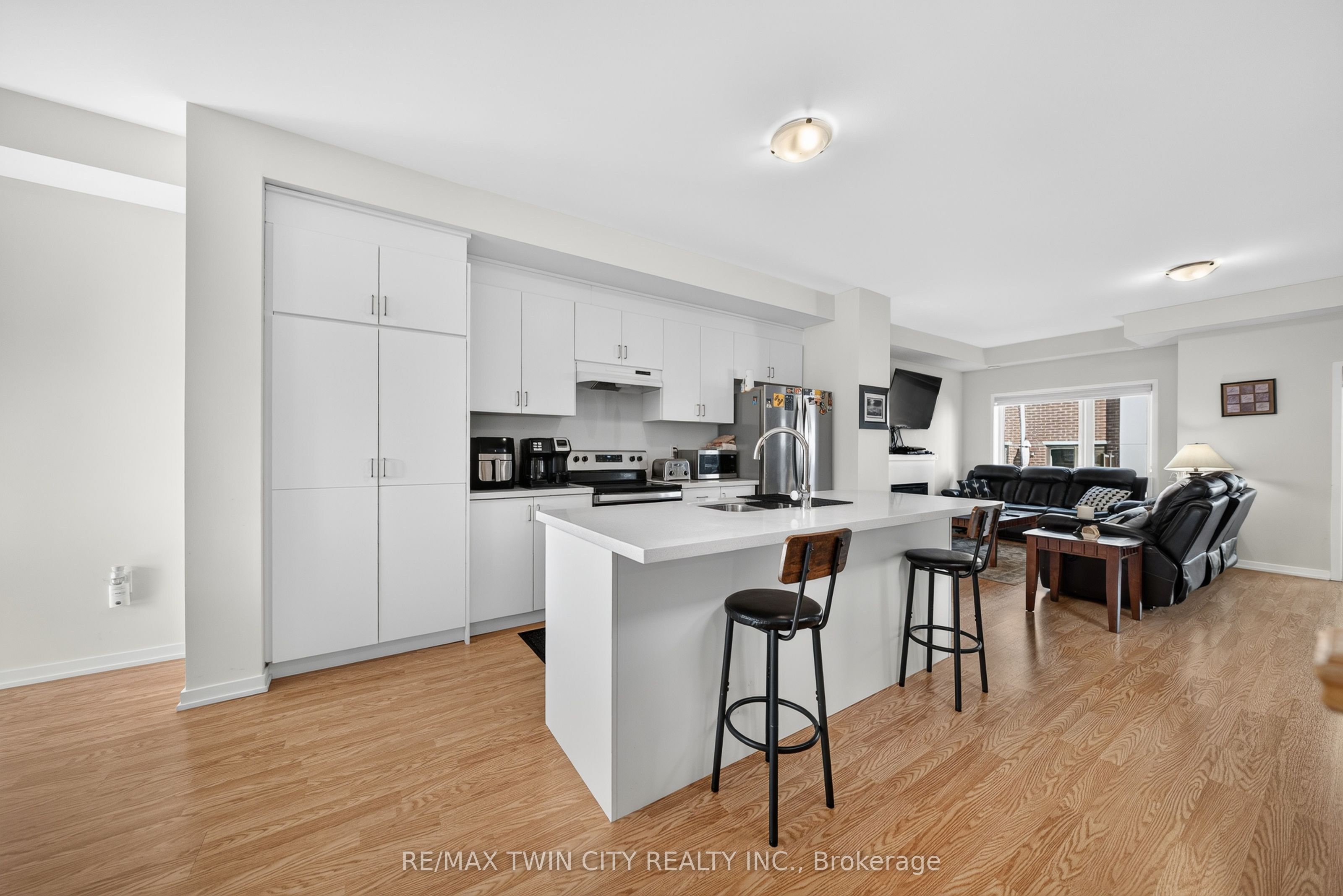 49 Lambert Lane Property Photo 8