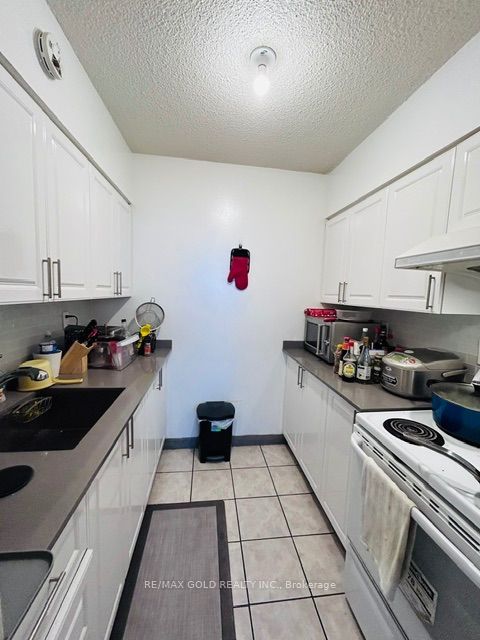 50 Lotherton Pathway 815 Property Photo 11