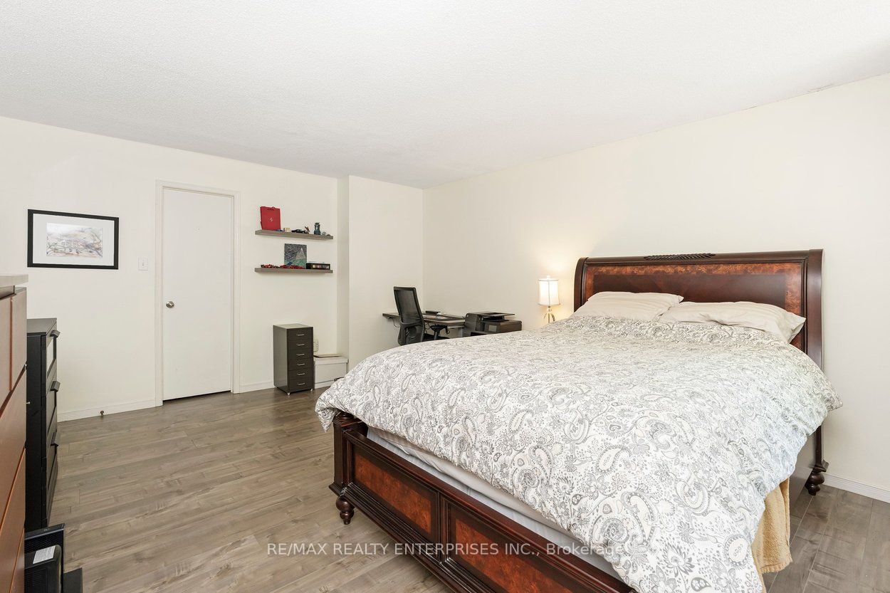 2055 Walkers Line 117 Property Photo 22