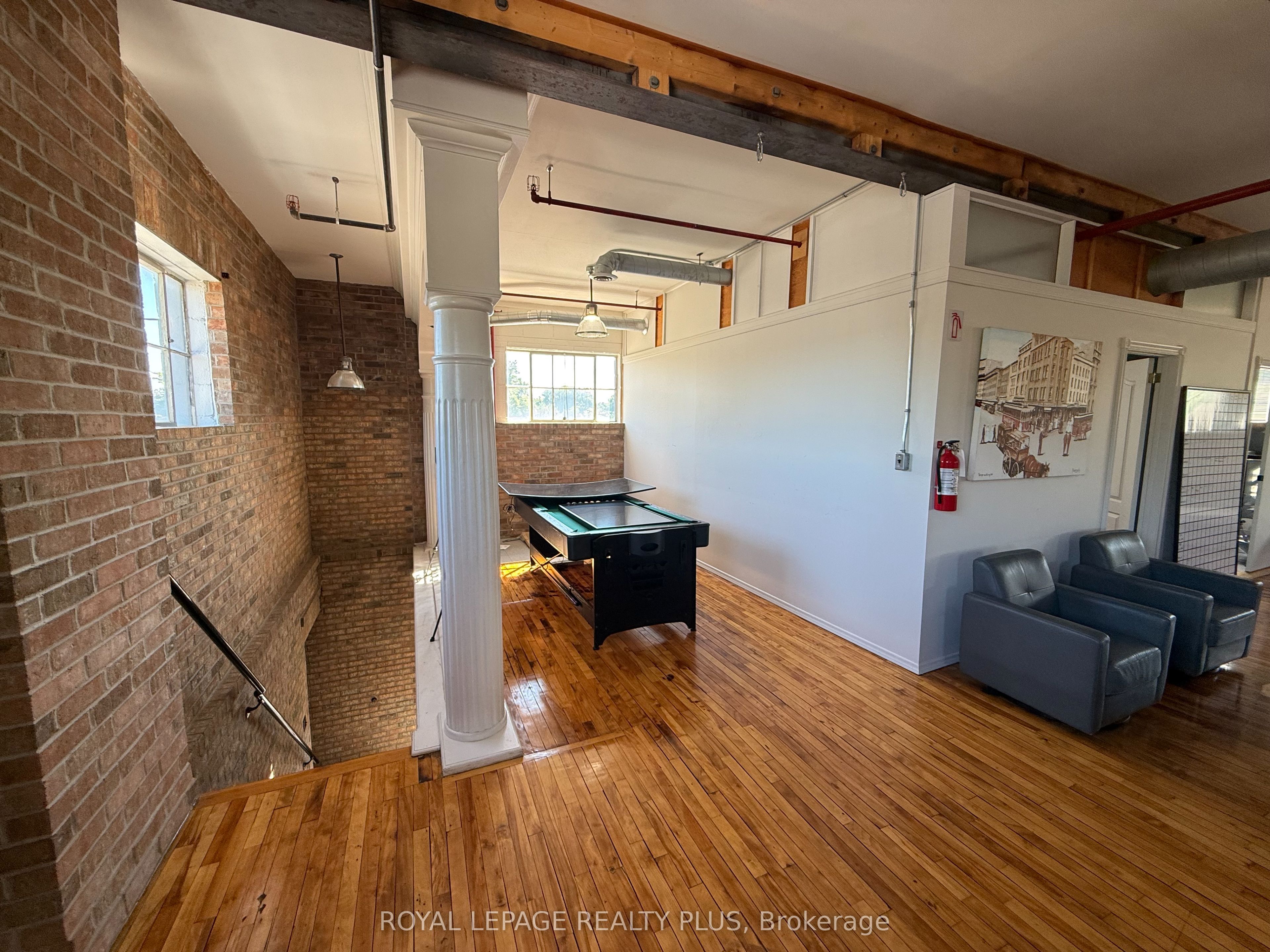 1099 Edgeleigh Avenue 2 Property Photo 1