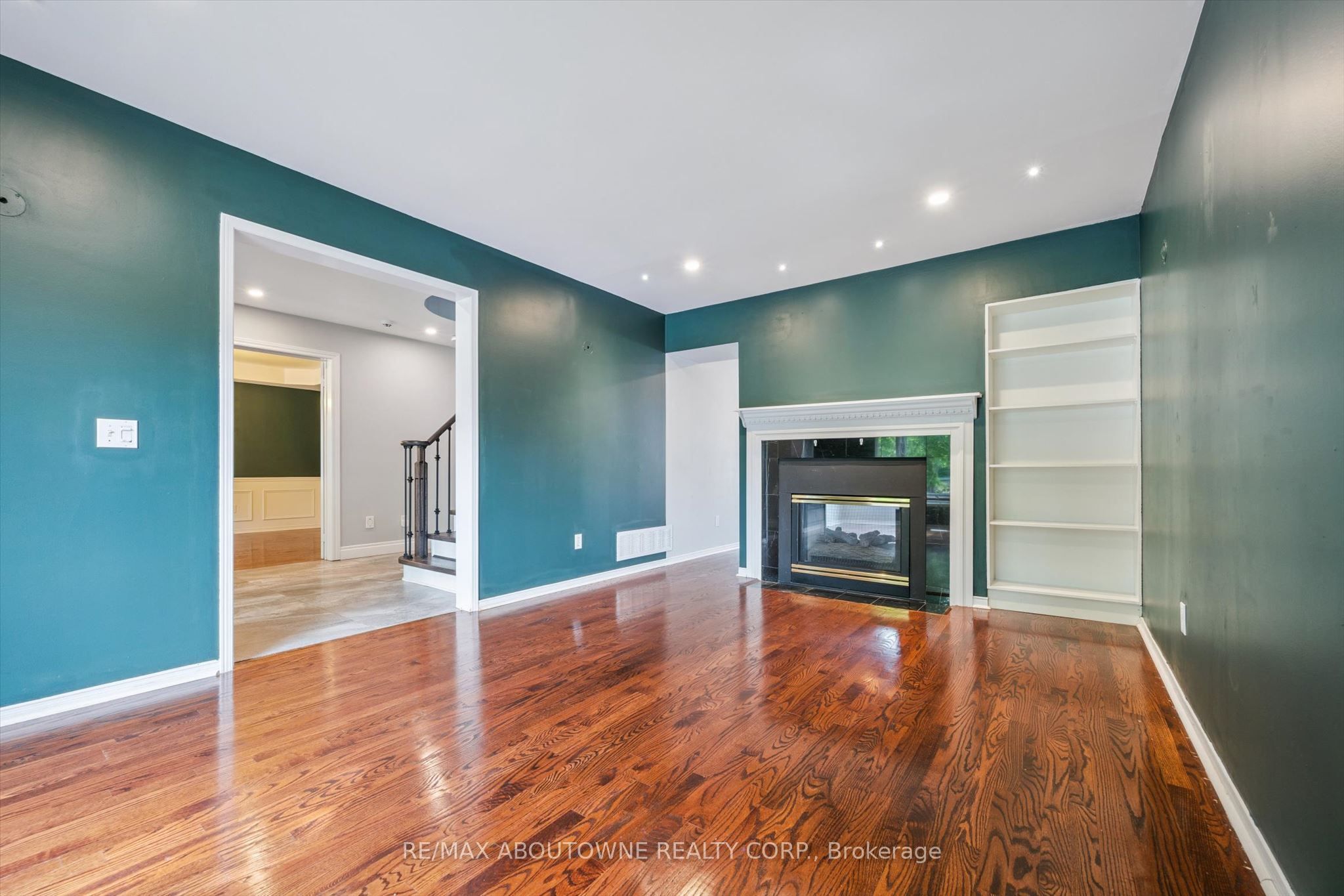 2456 Sixth Line Property Photo 6