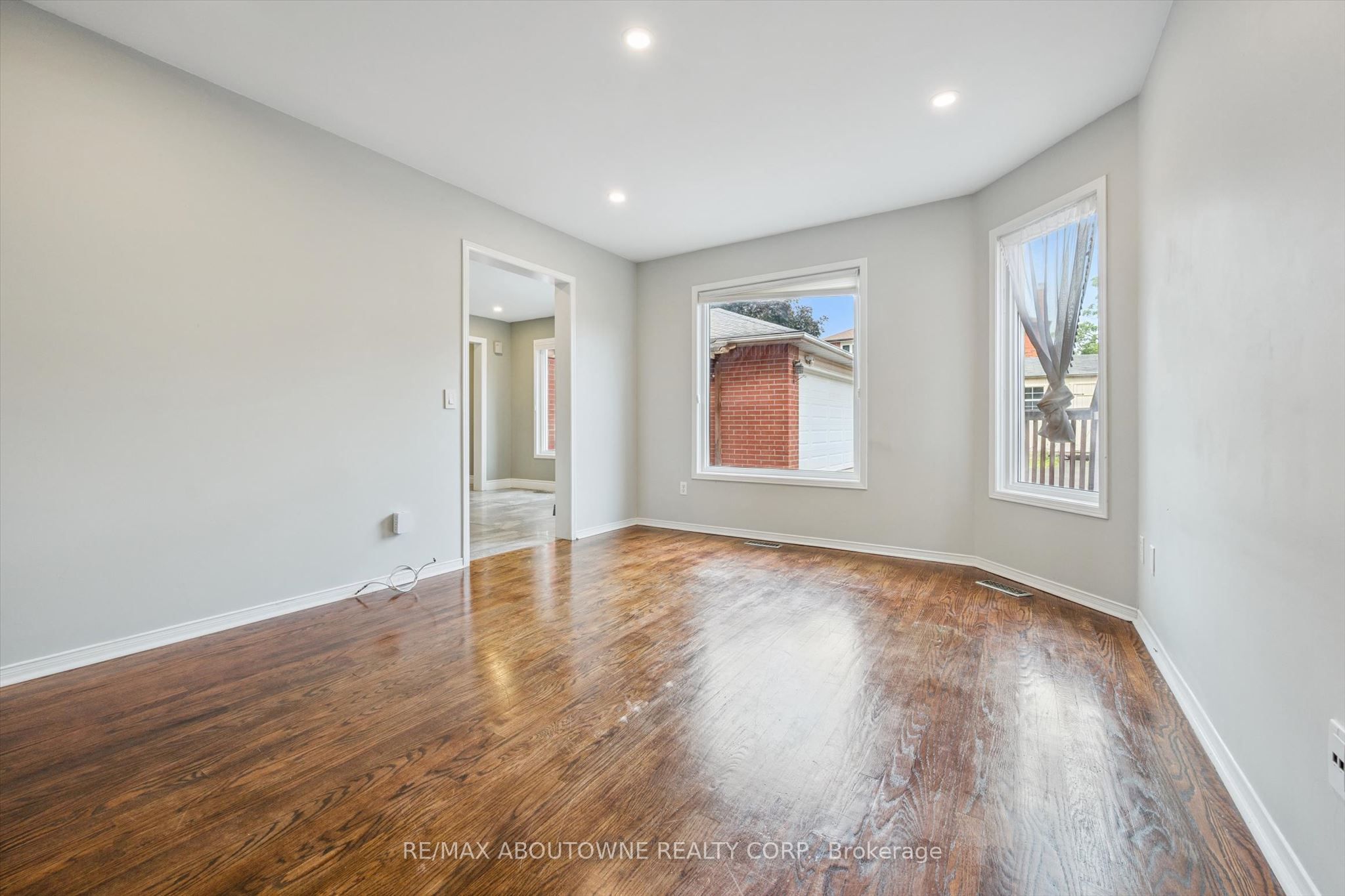 2456 Sixth Line Property Photo 11