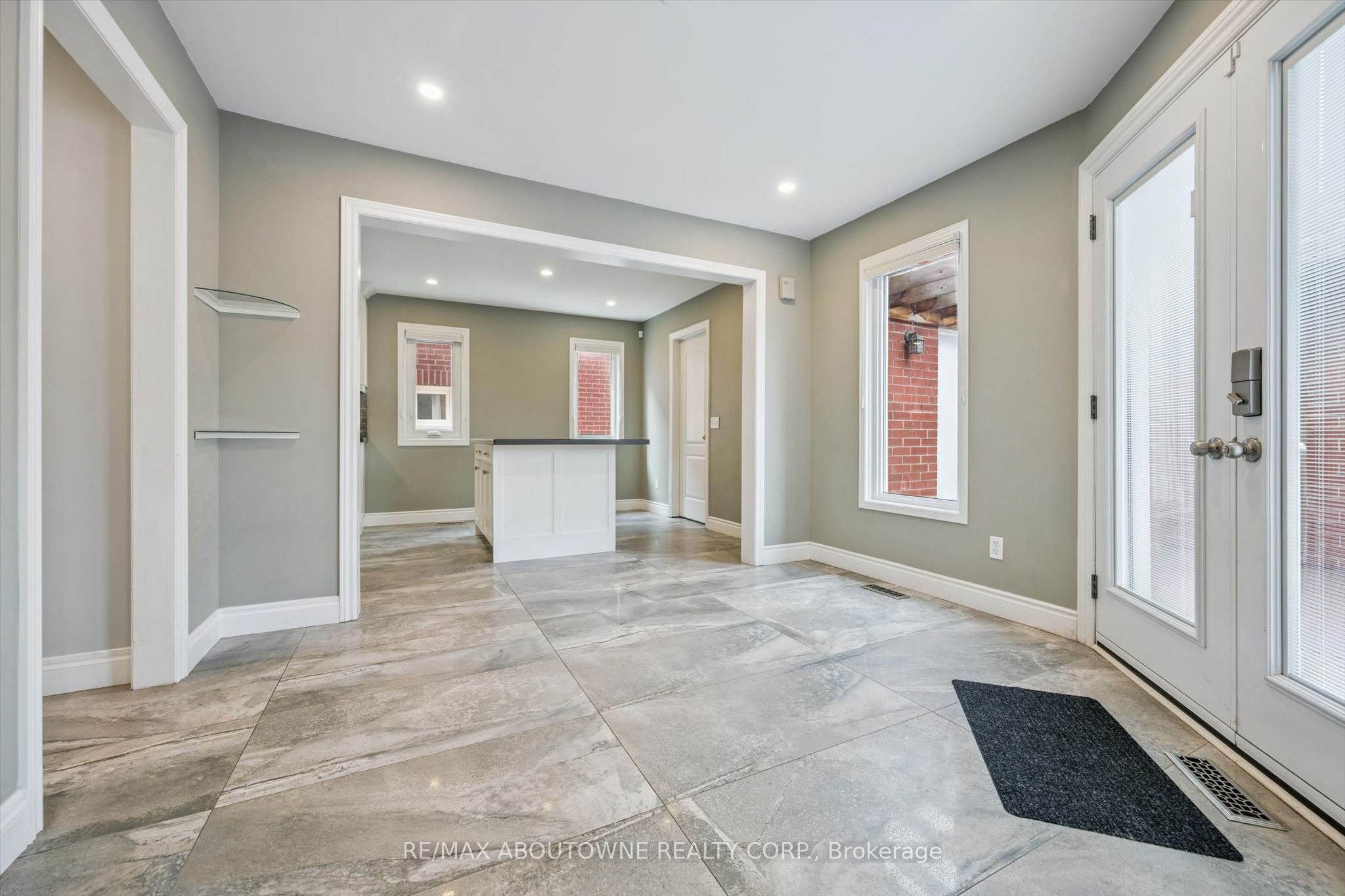 2456 Sixth Line Property Photo 12