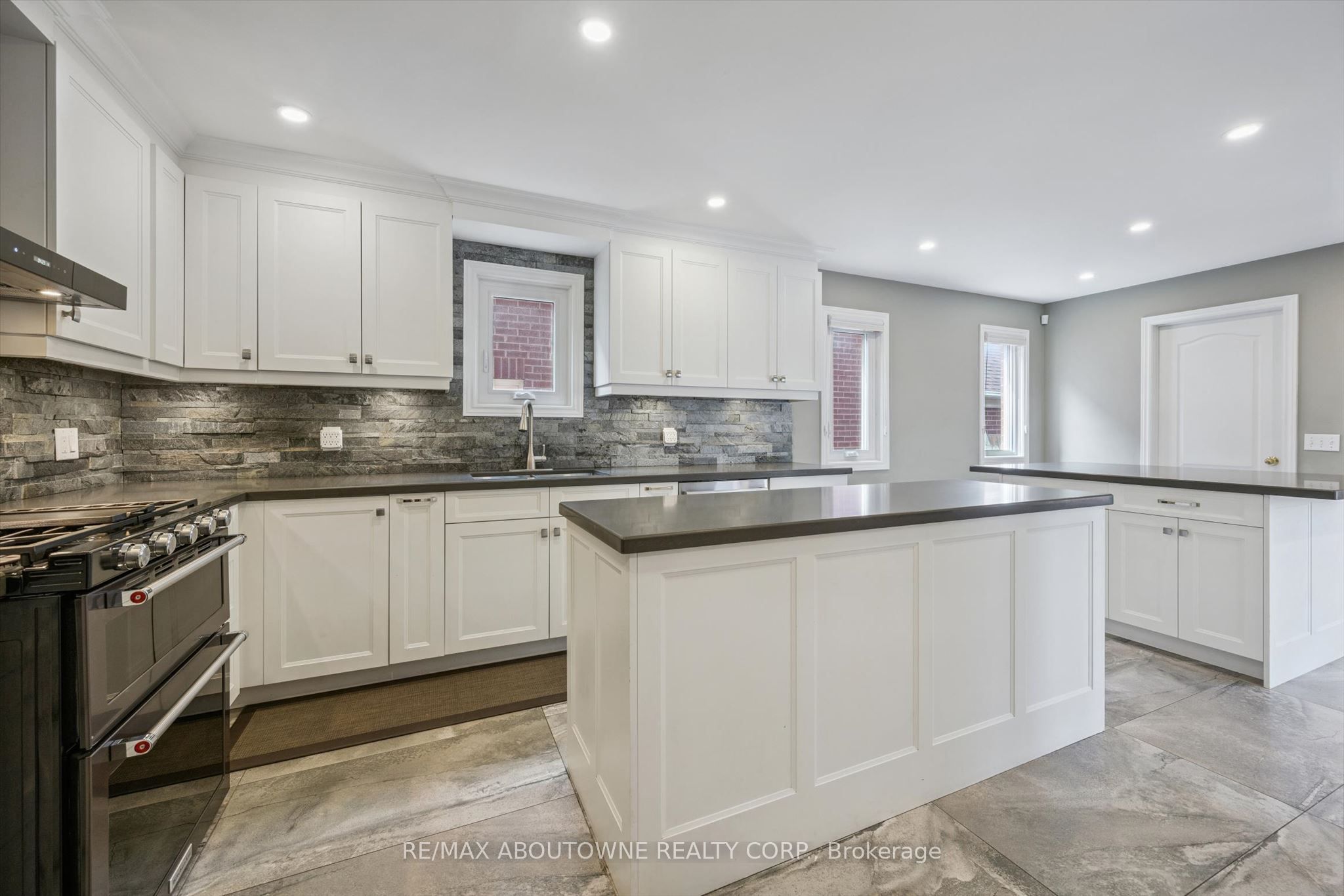 2456 Sixth Line Property Photo 14