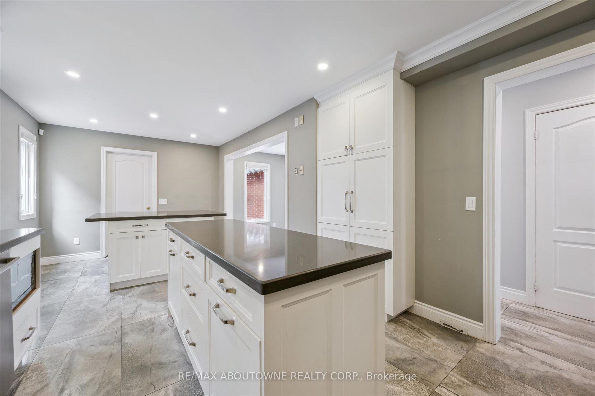 2456 Sixth Line Property Photo 15