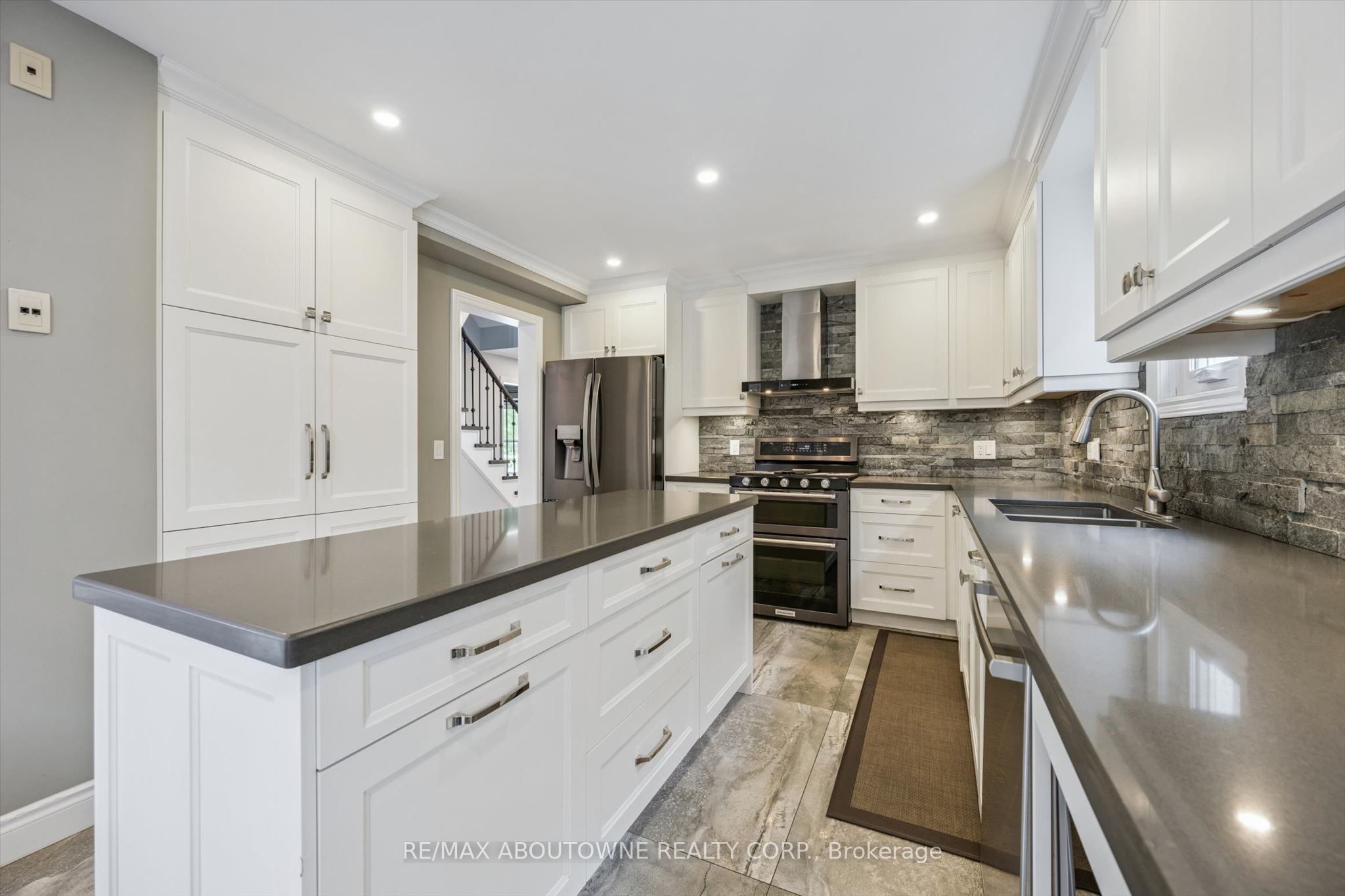 2456 Sixth Line Property Photo 16