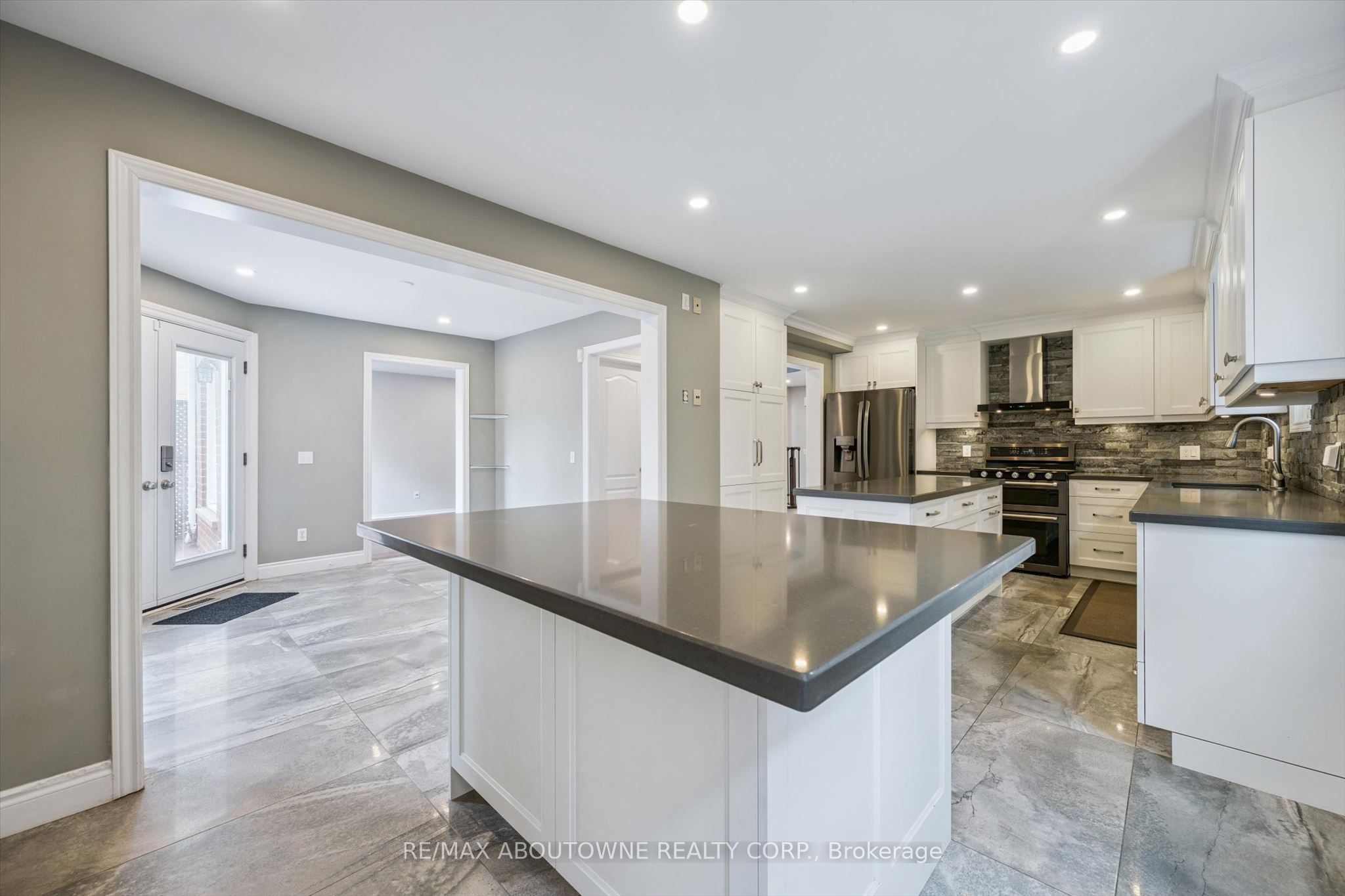 2456 Sixth Line Property Photo 17