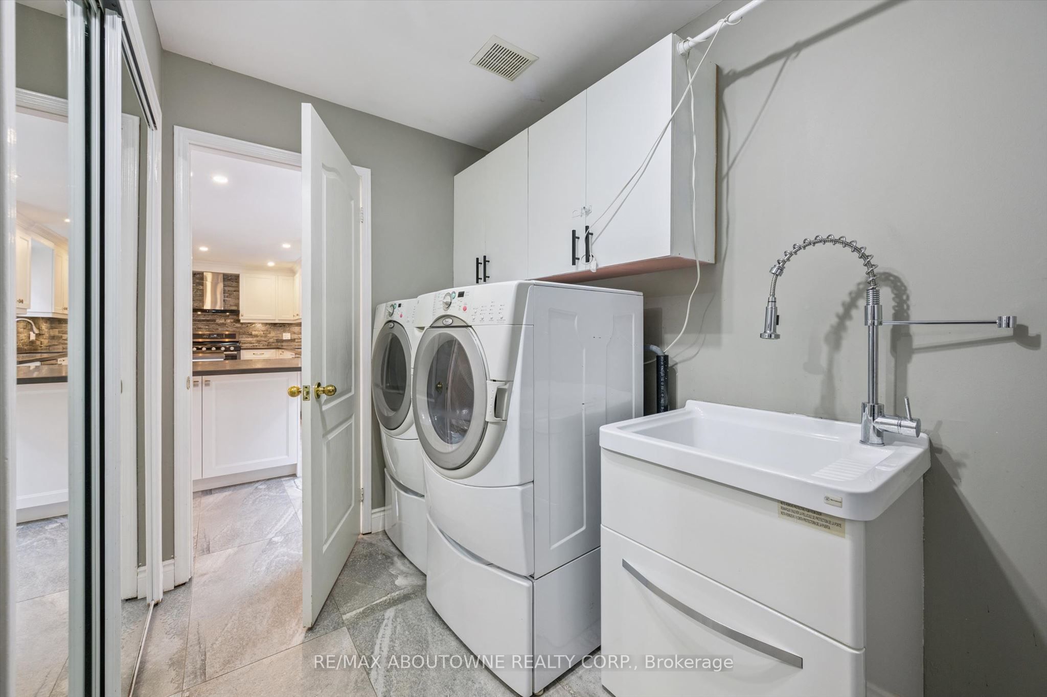 2456 Sixth Line Property Photo 18