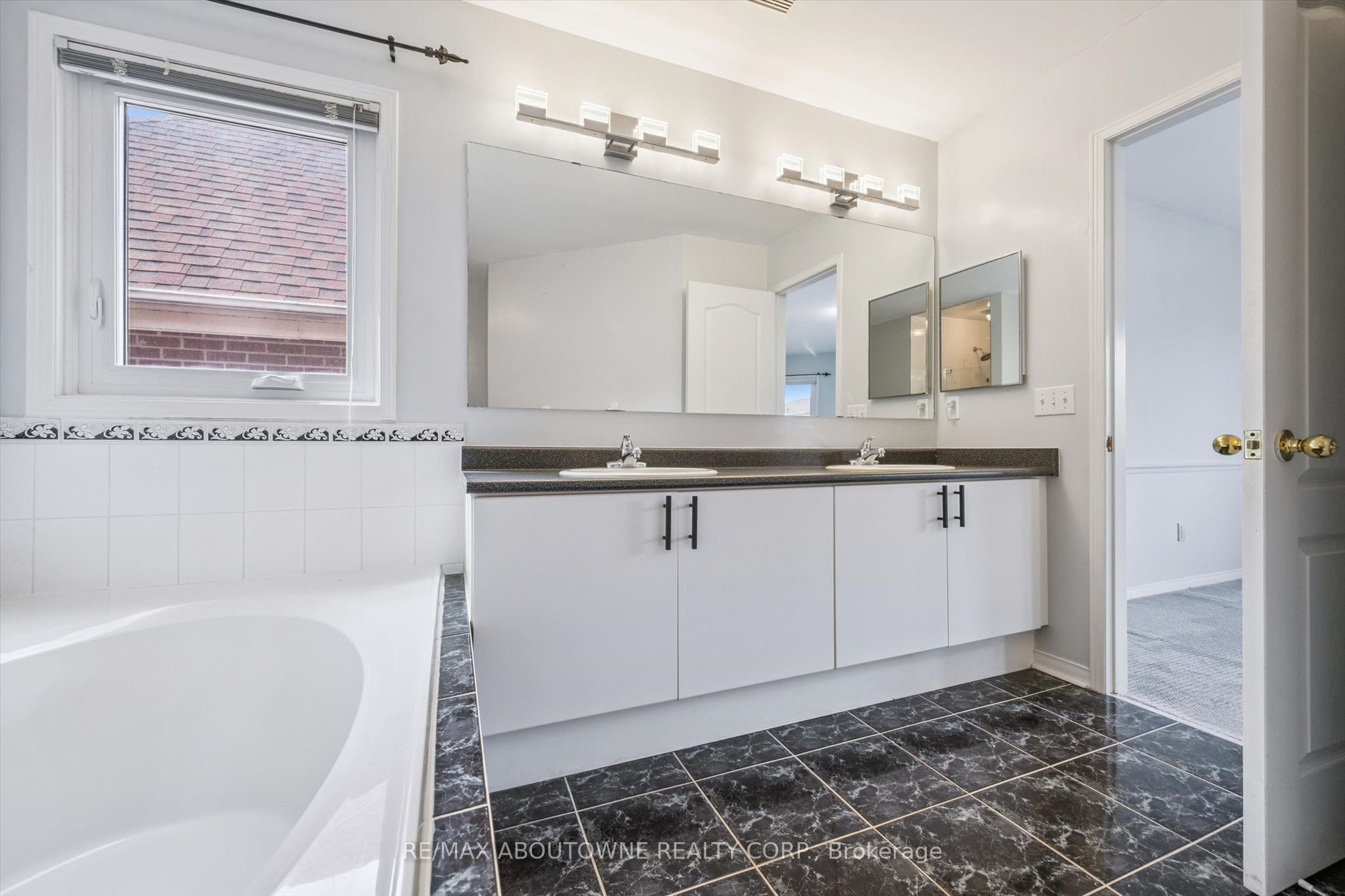 2456 Sixth Line Property Photo 24